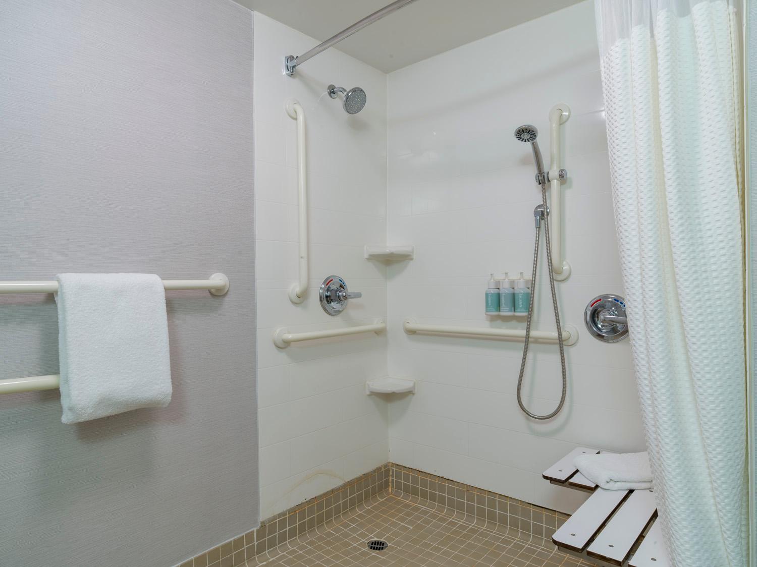 Double Room with Two Double Beds and Roll-n Shower - Mobility and Hearing Accessible photo 1