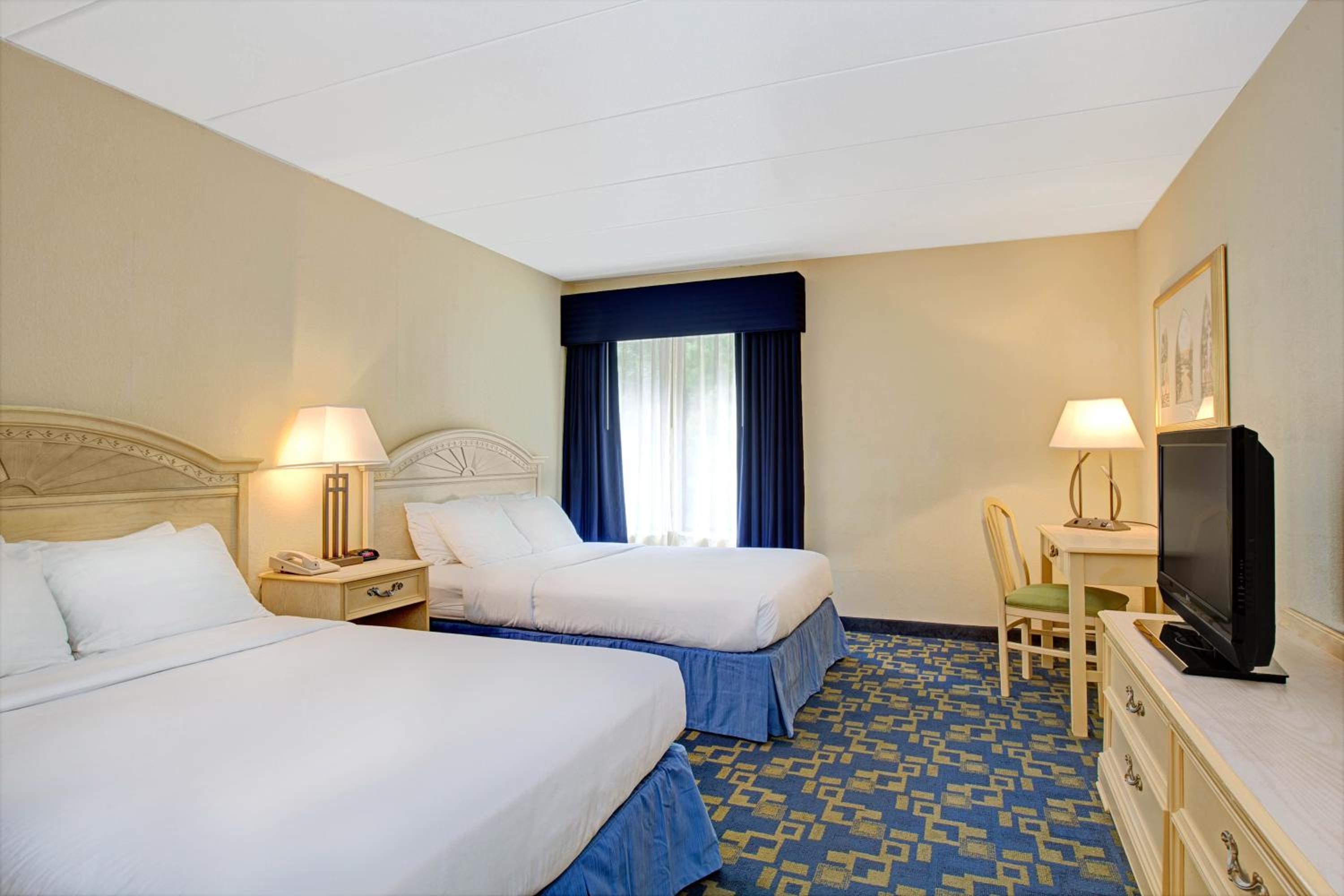 Double Room with Two Double Beds - Smoking - Photo 4