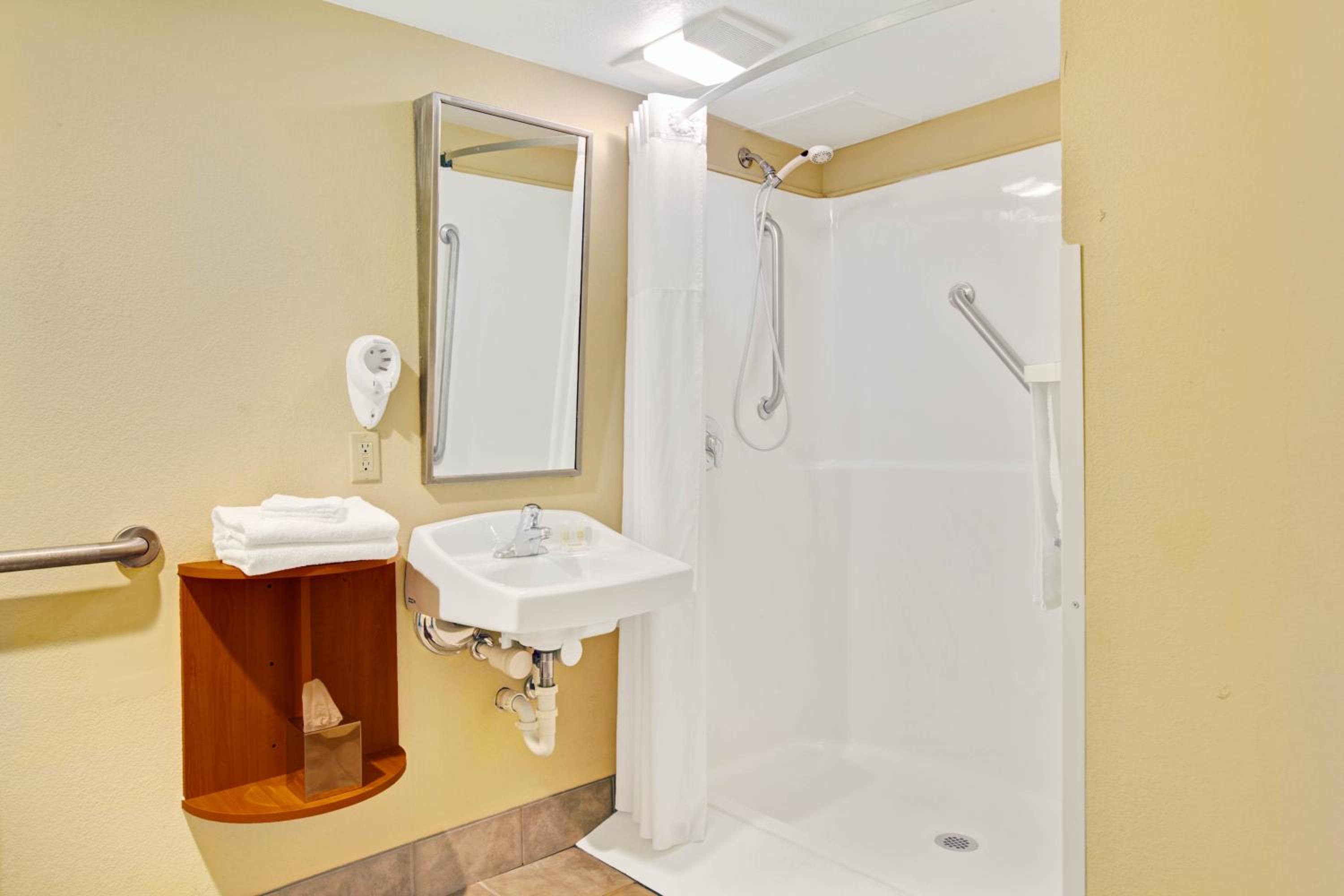 Queen Room - Disability Access/Non-Smoking - Photo 4