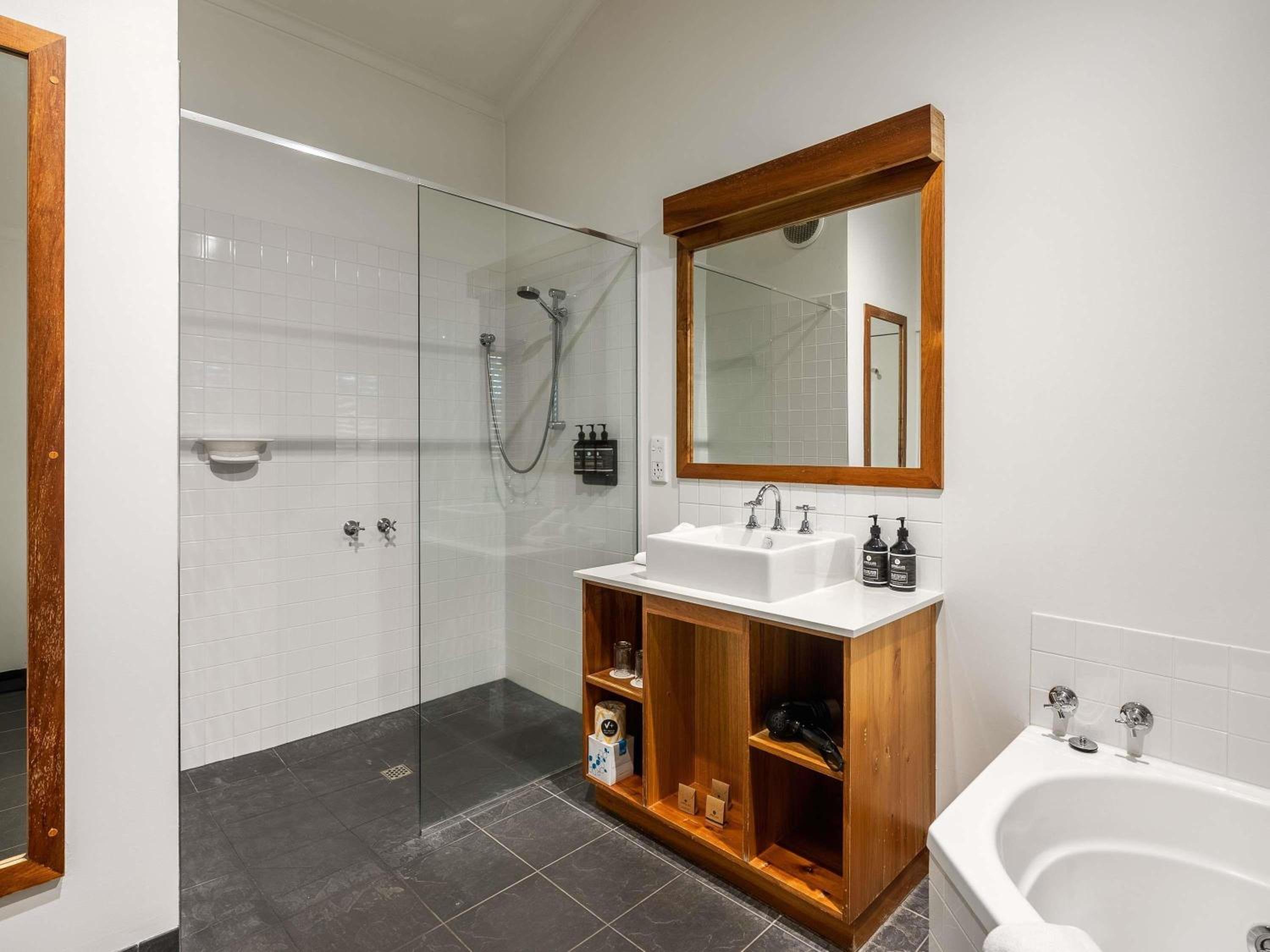 Spa Suite - Photo 7