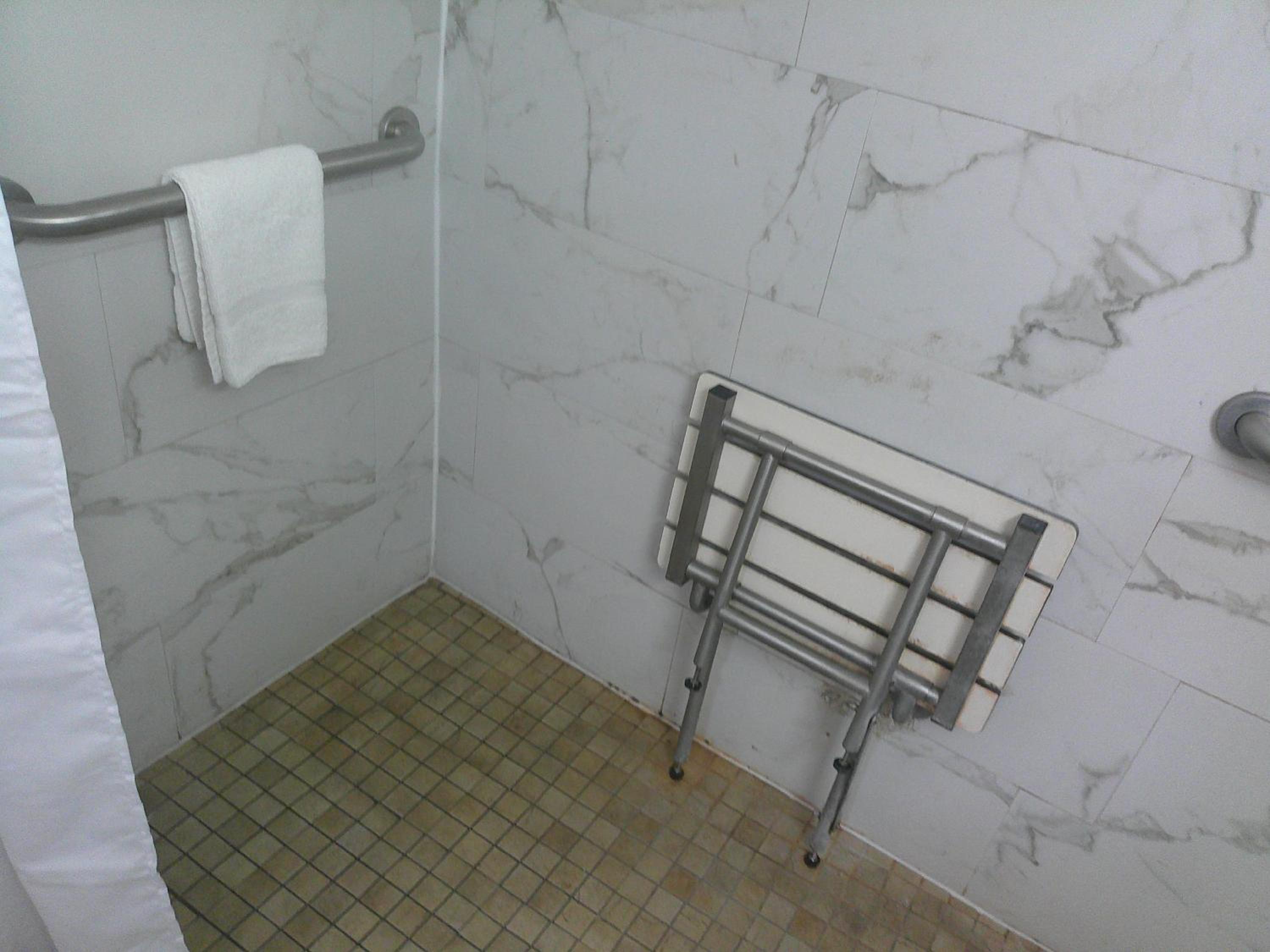 Superior King Room Disability Access Non-Smoking - Photo 1