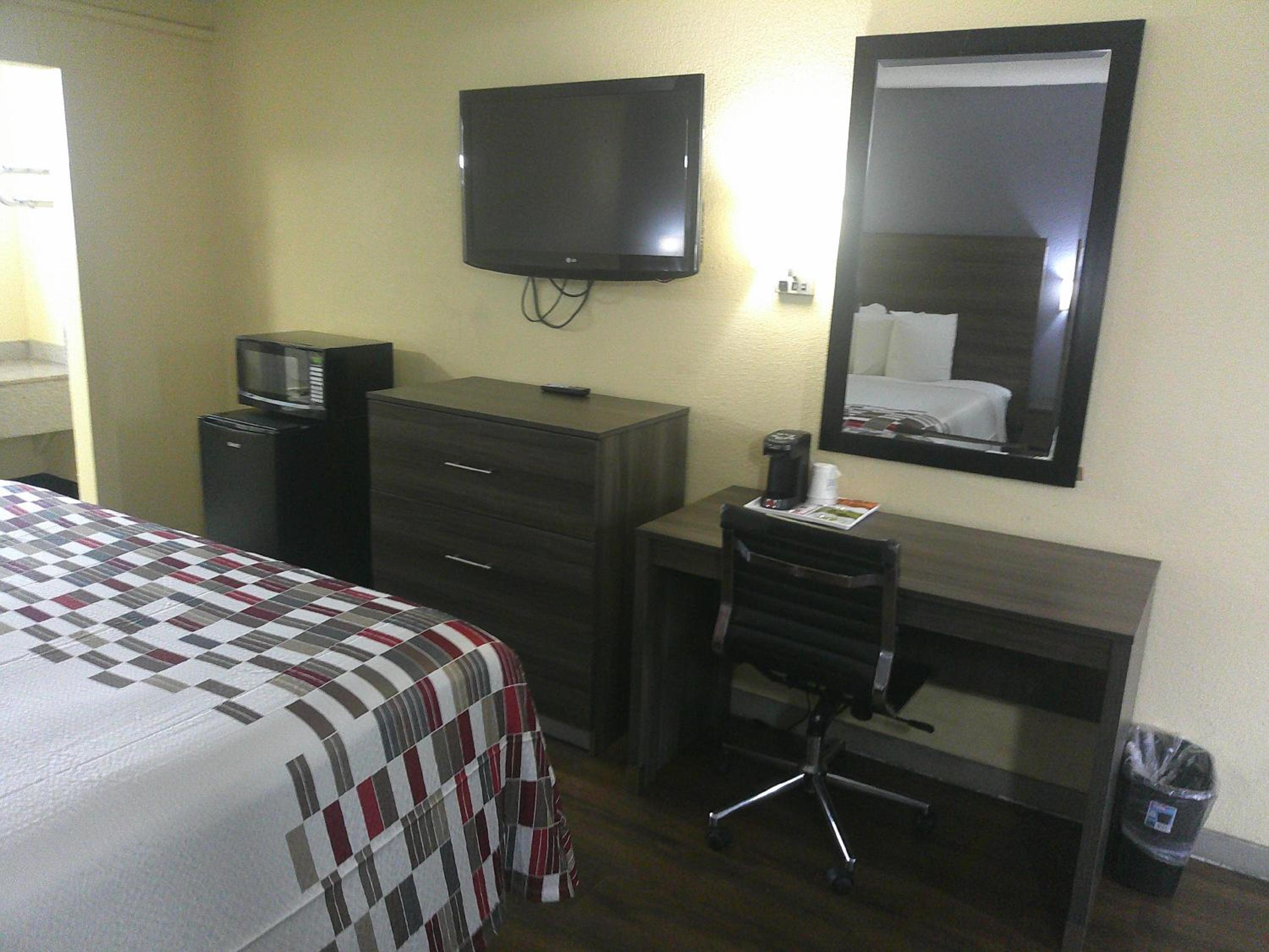 Superior King Room Disability Access Non-Smoking - Photo 9