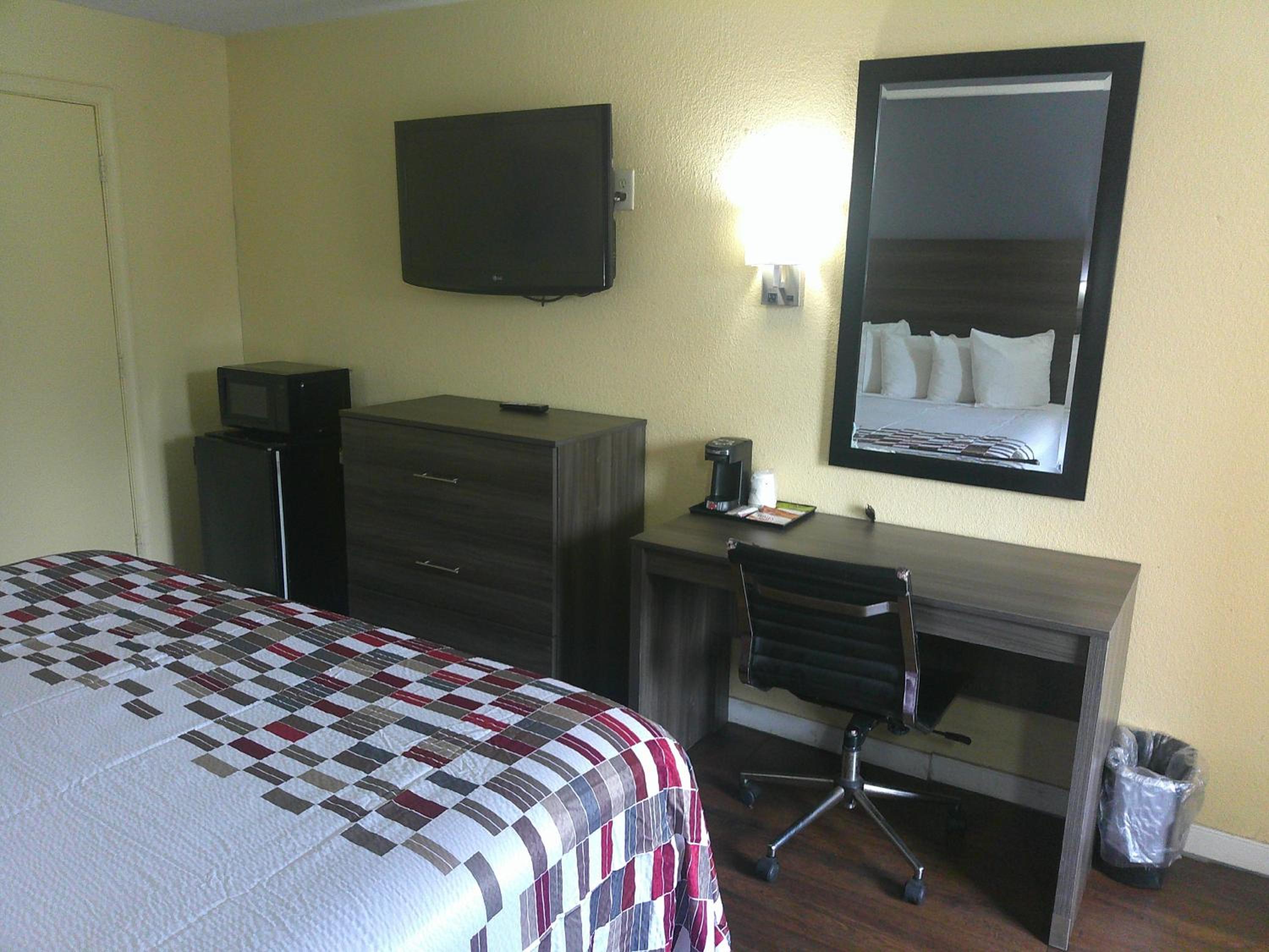 Superior King Room Disability Access Non-Smoking - Photo 6