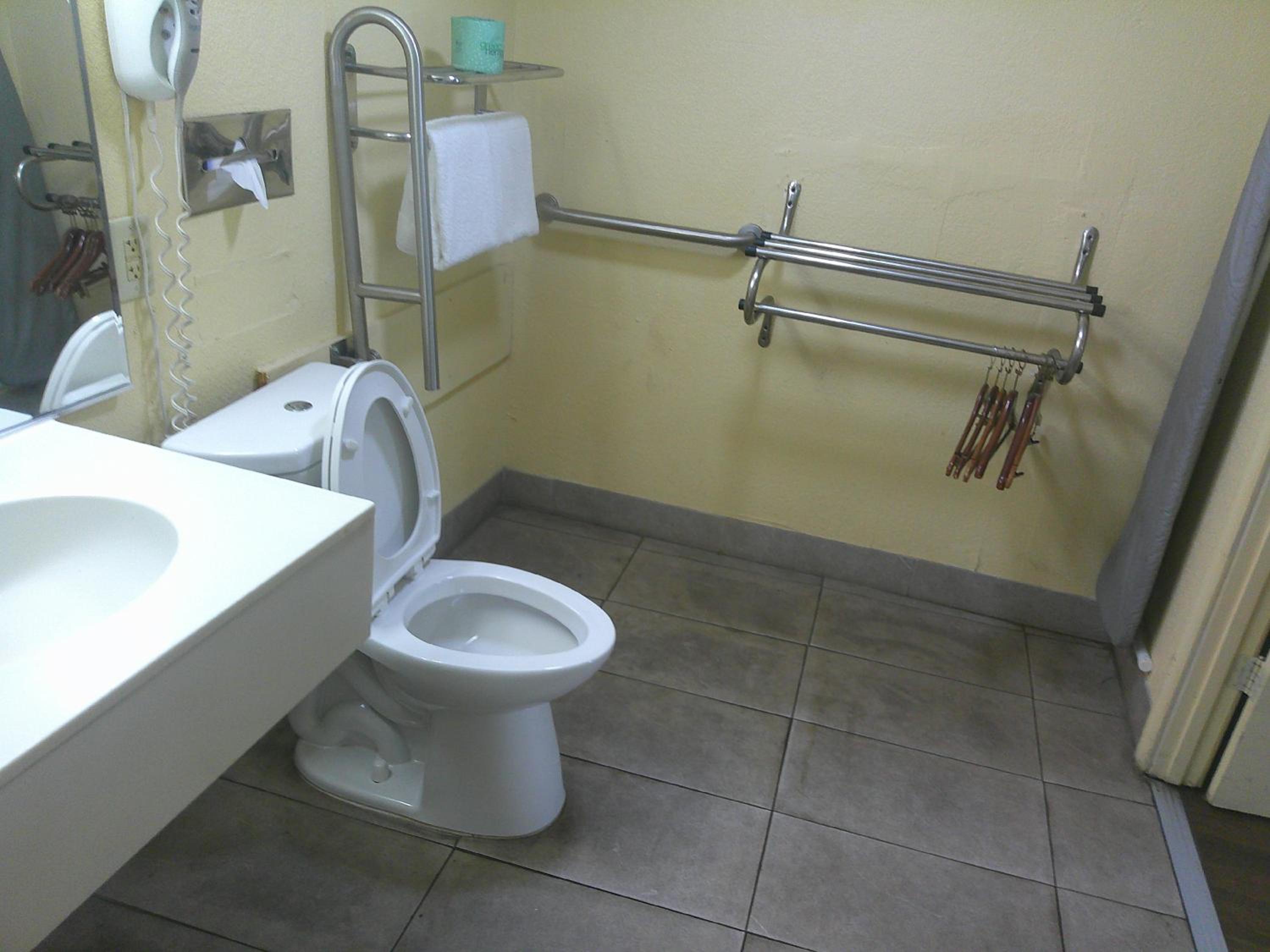 Superior King Room Disability Access Non-Smoking - Photo 3