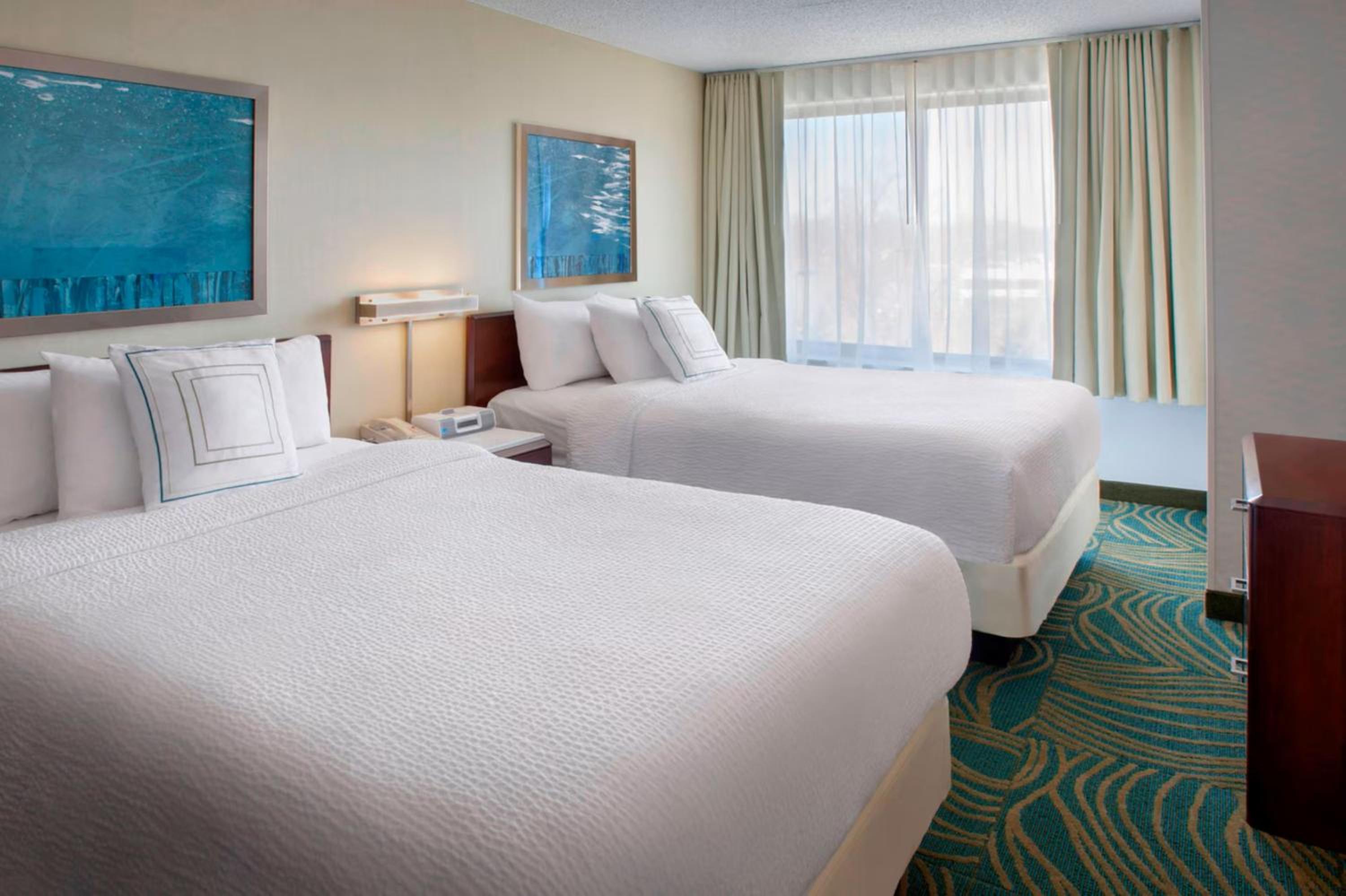 Suite with Two Double Beds and Mobility Accessible Tub photo 2