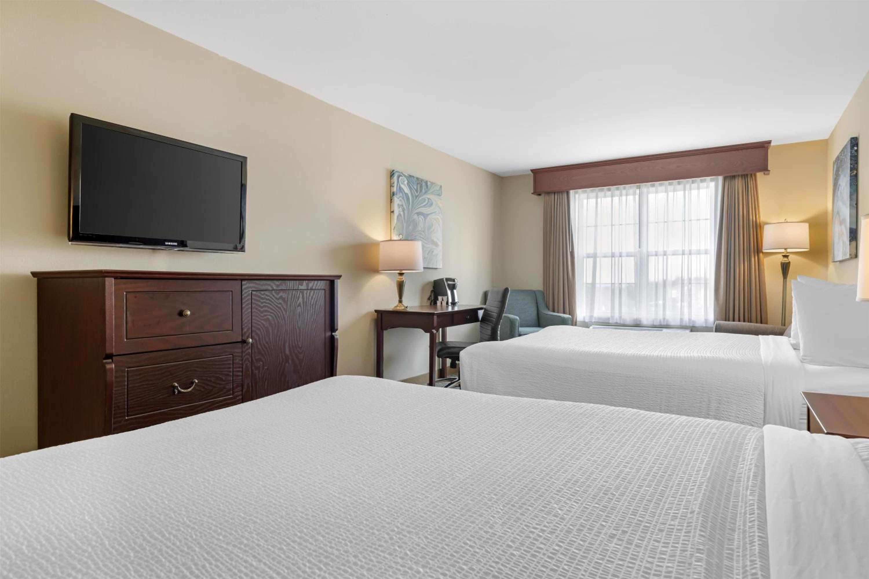 Queen Suite with Two Queen Beds, Sofa Bed and Sitting Area - Non-Smoking - Photo 1