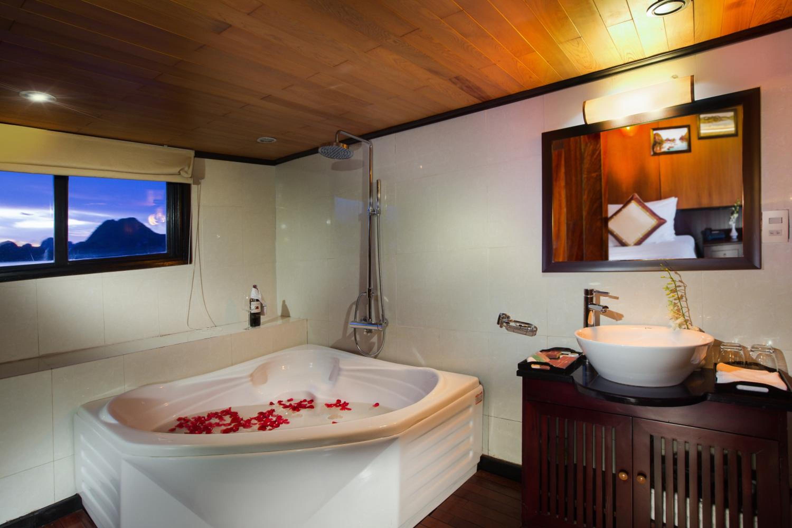 Luxury Suite with Spa Bath S2 - 3 Days 2 Nights thumbnail 6