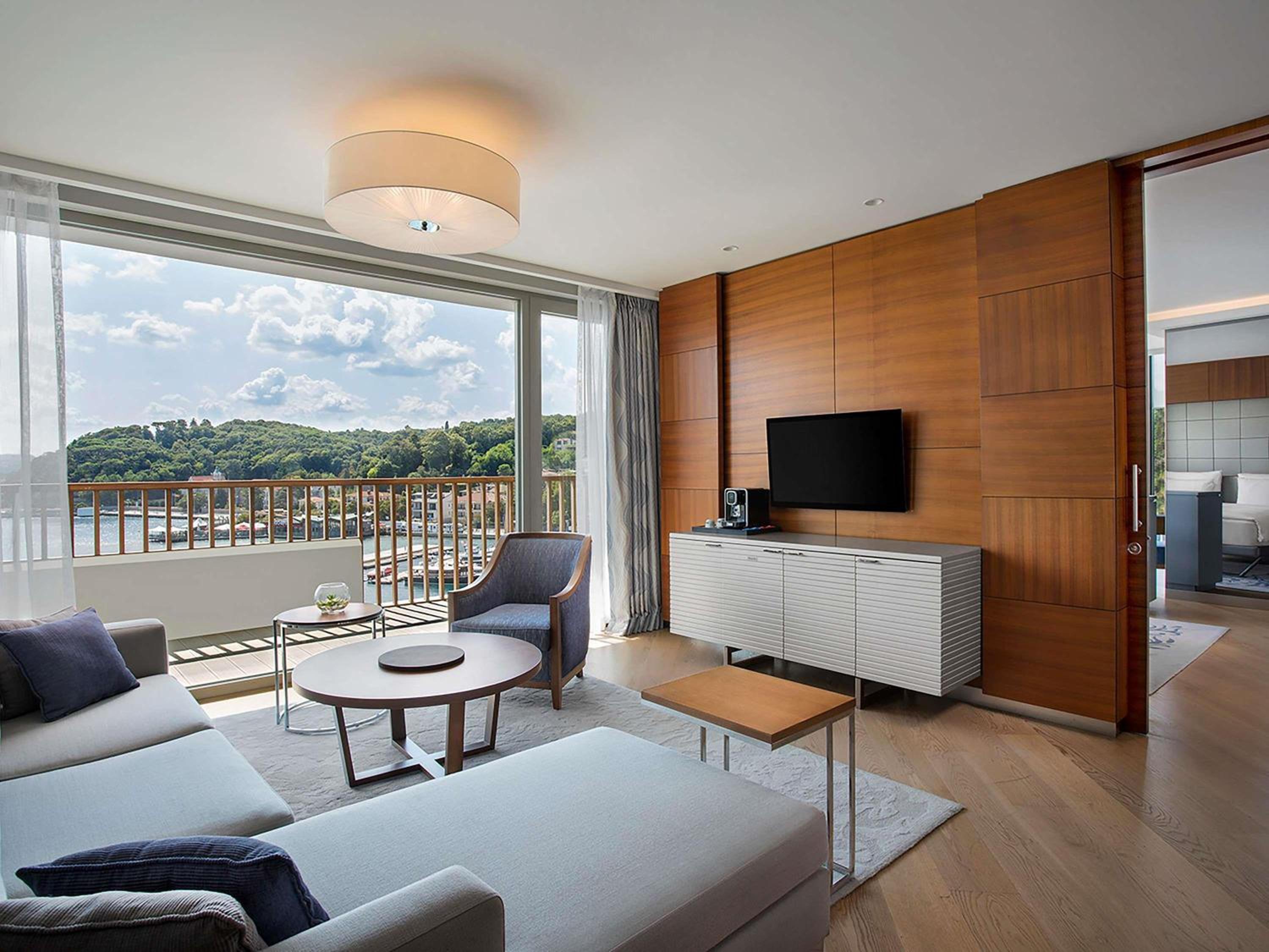 Suite with Panoramic Bosphorus View and Spa Bath