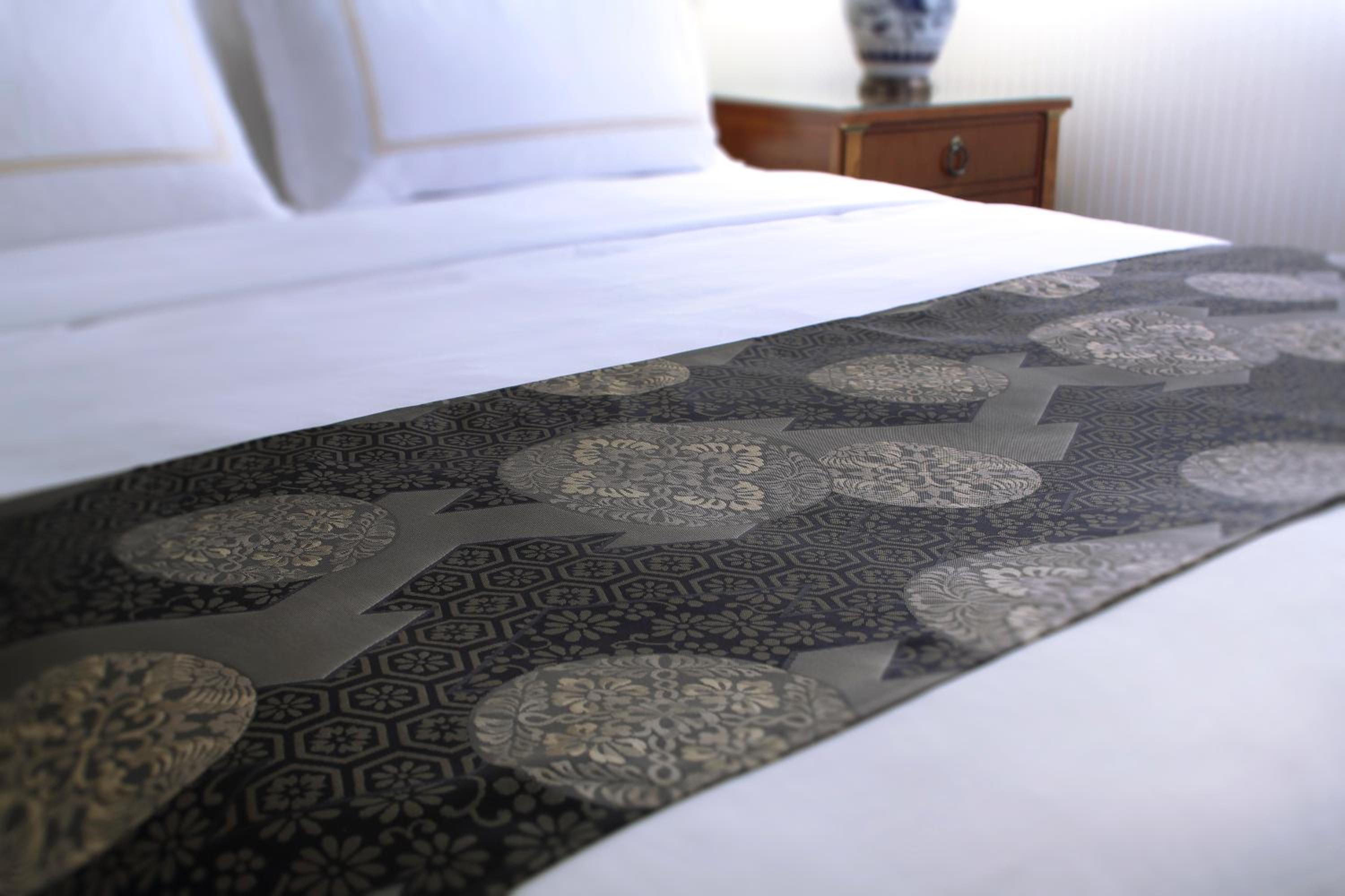 Prime Junior Suite King with City View and Spa Access thumbnail 5