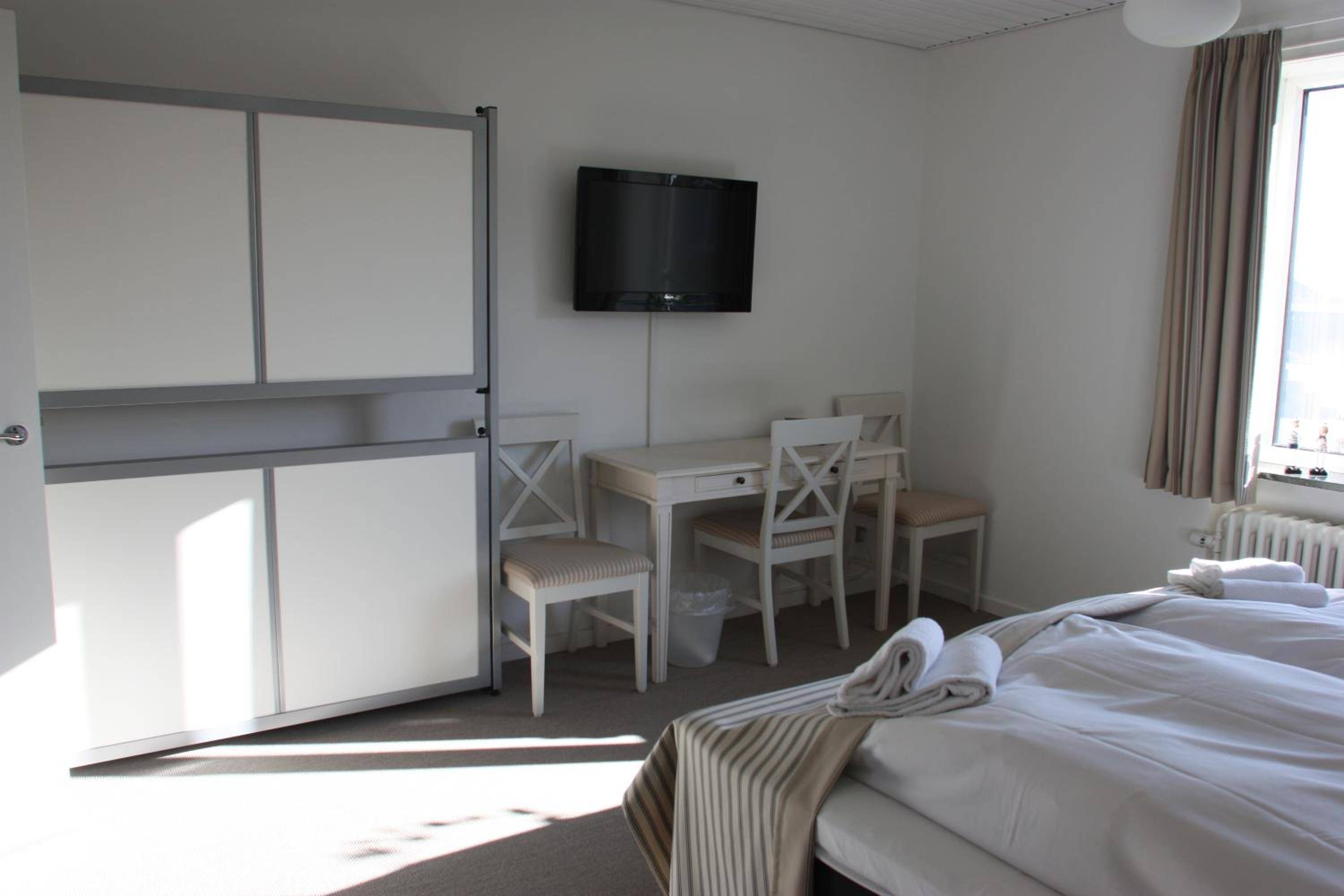 Family Room - Photo 5