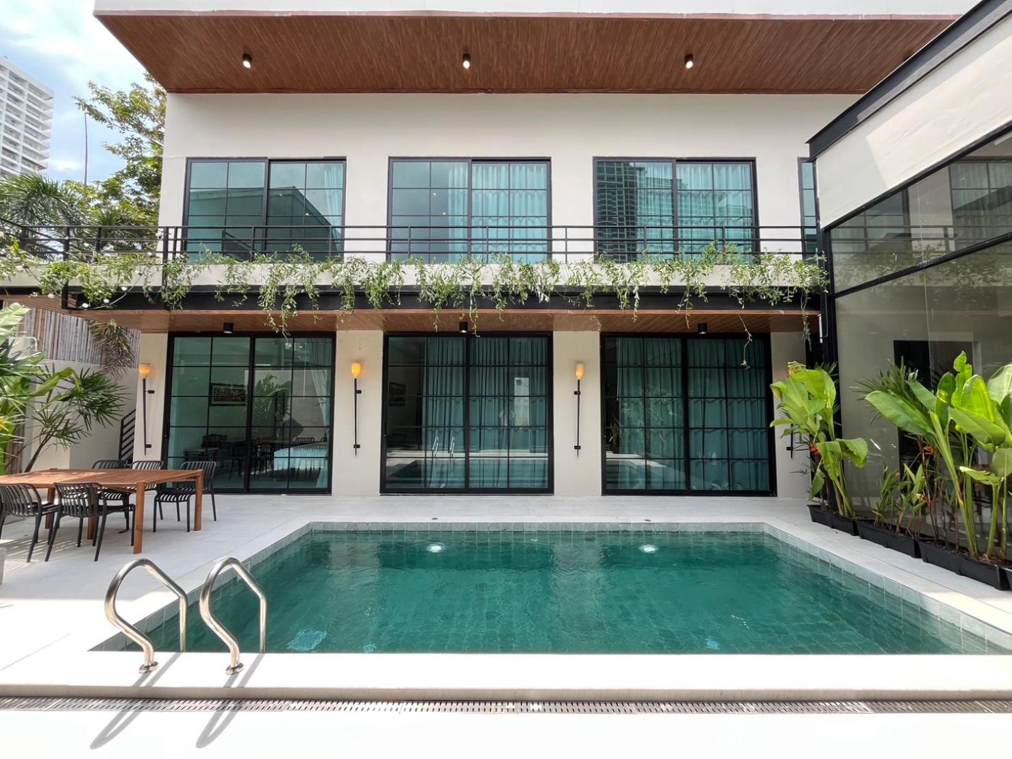 7 Bedroom Pool Villa with Game Room