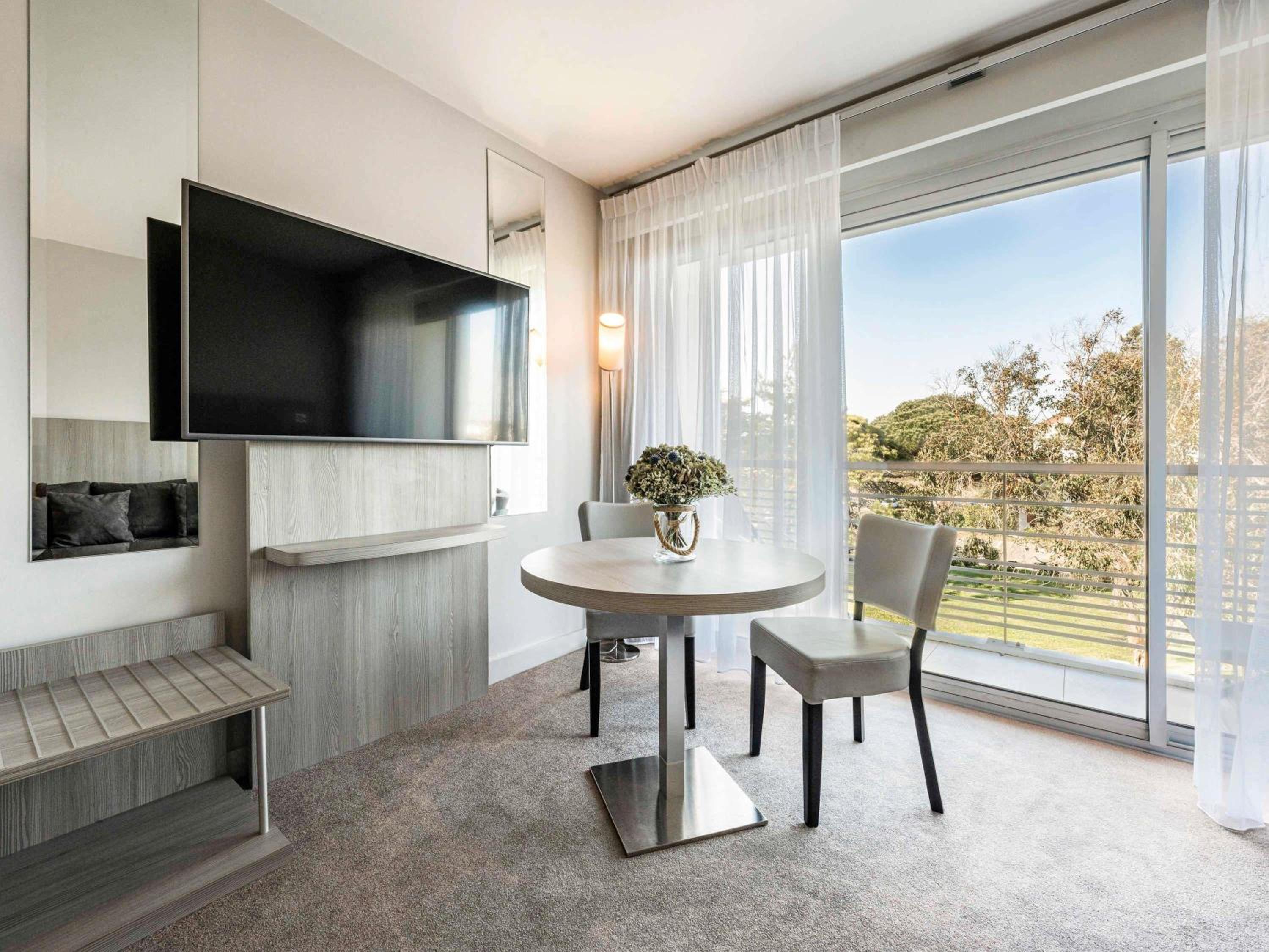 Classic Suite with Inland View and Sofa Bed - Photo 9