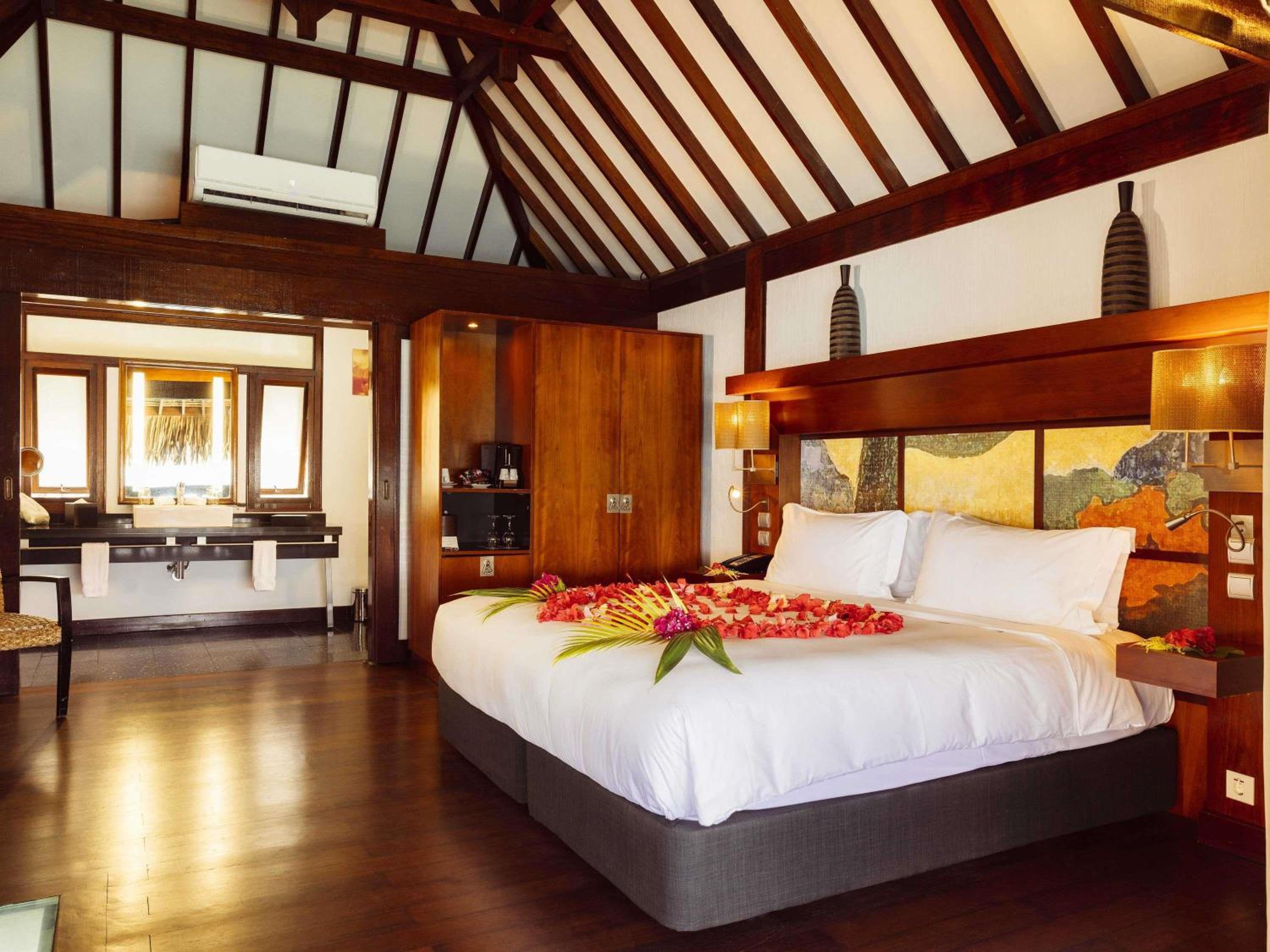 Superior Overwater Horizon Villa