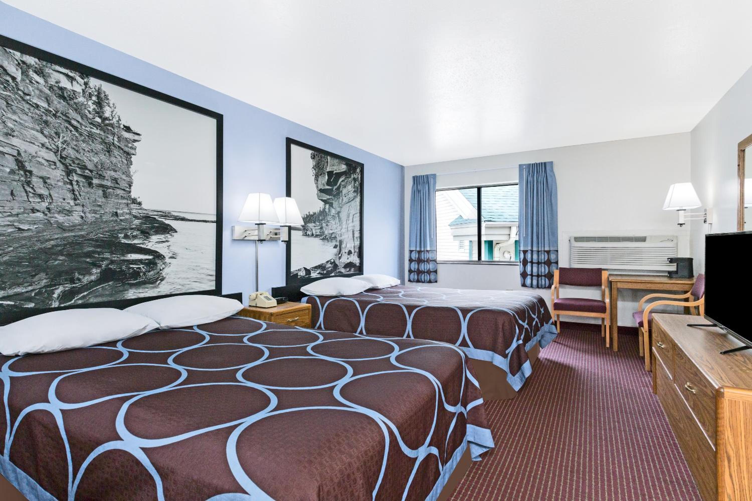 Queen Room with Two Queen Beds - Pet-friendly