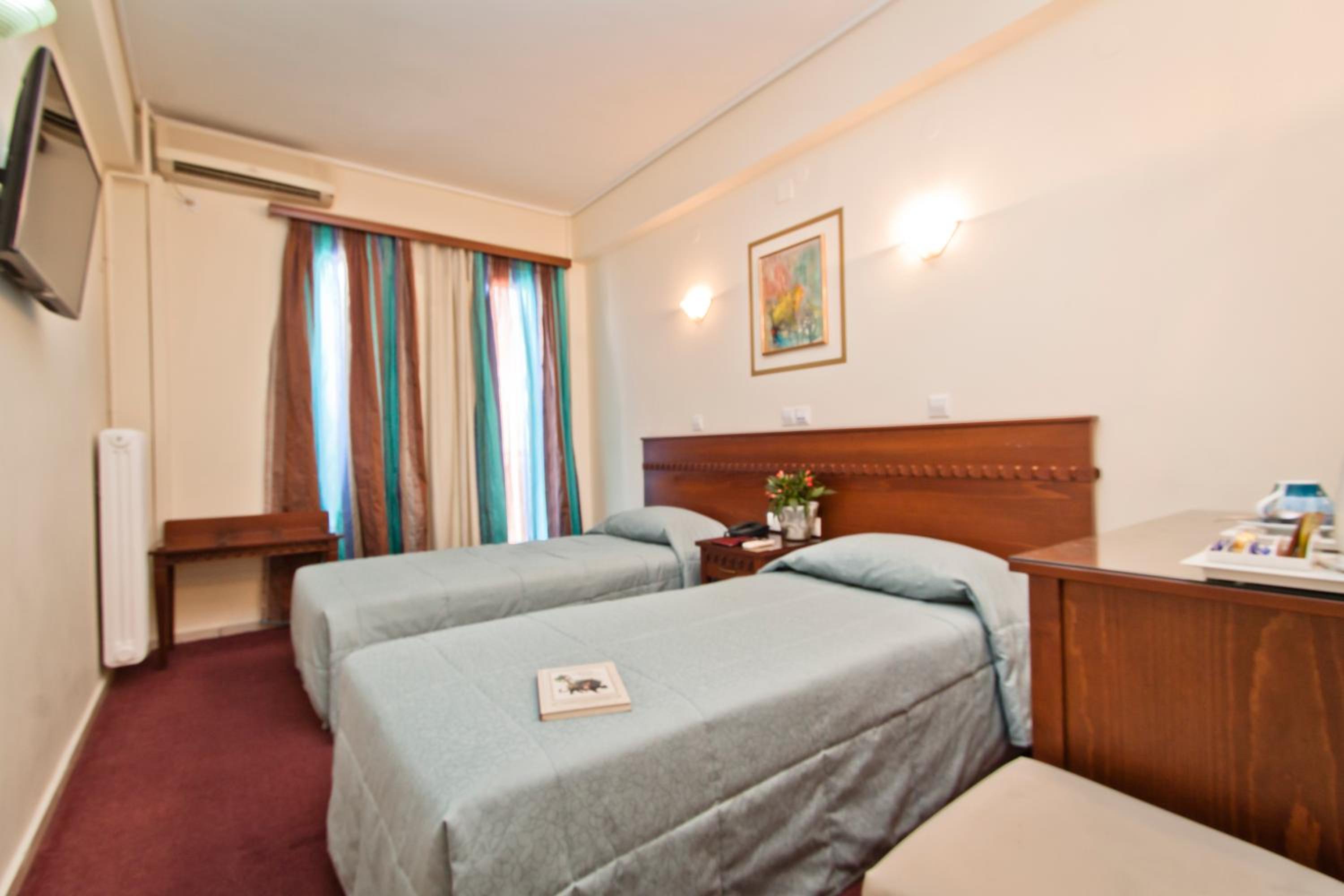 מלון טריטון פיראוס — Double Room with Extra Bed (3 Adults)
