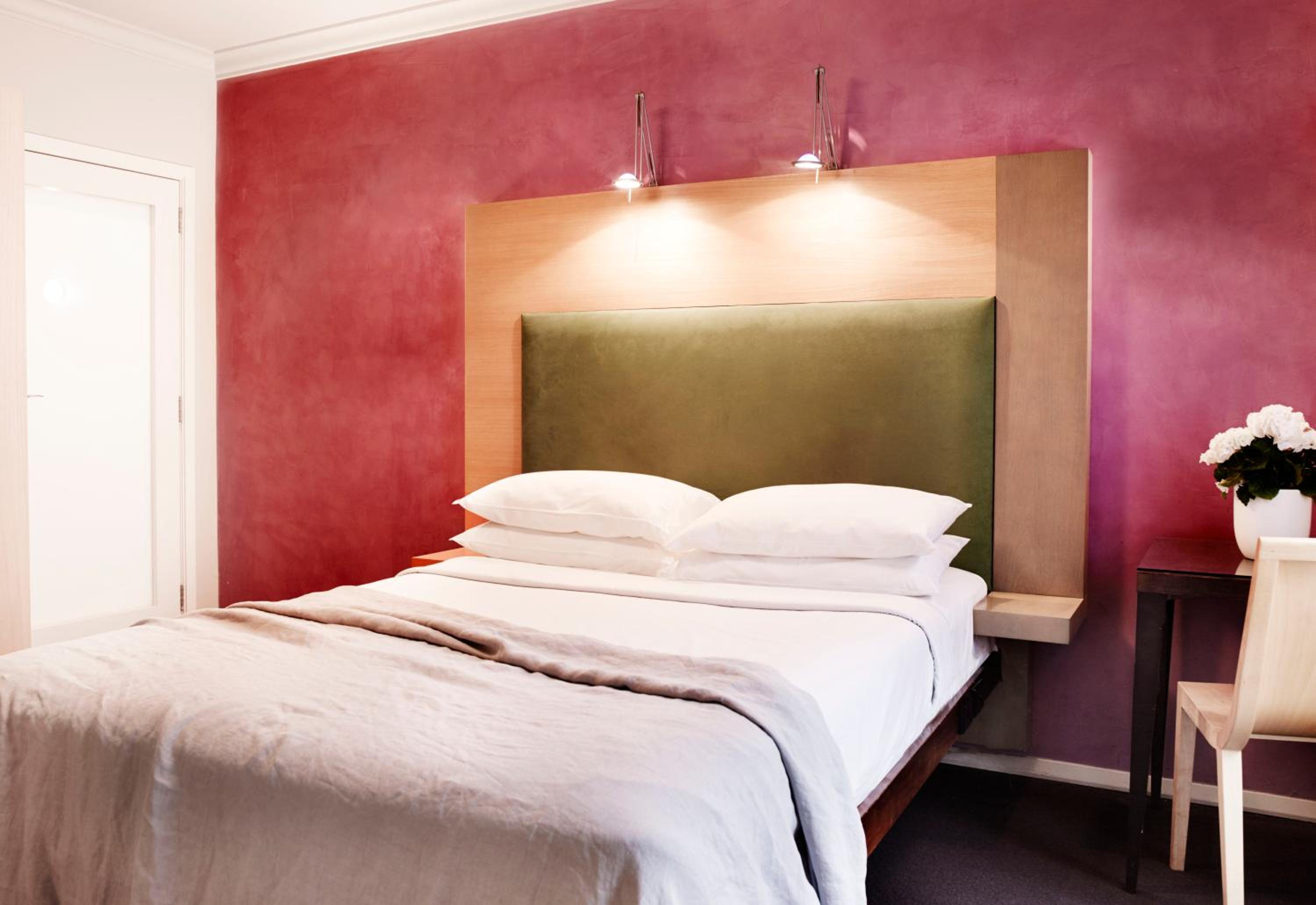 Deluxe Queen Room
