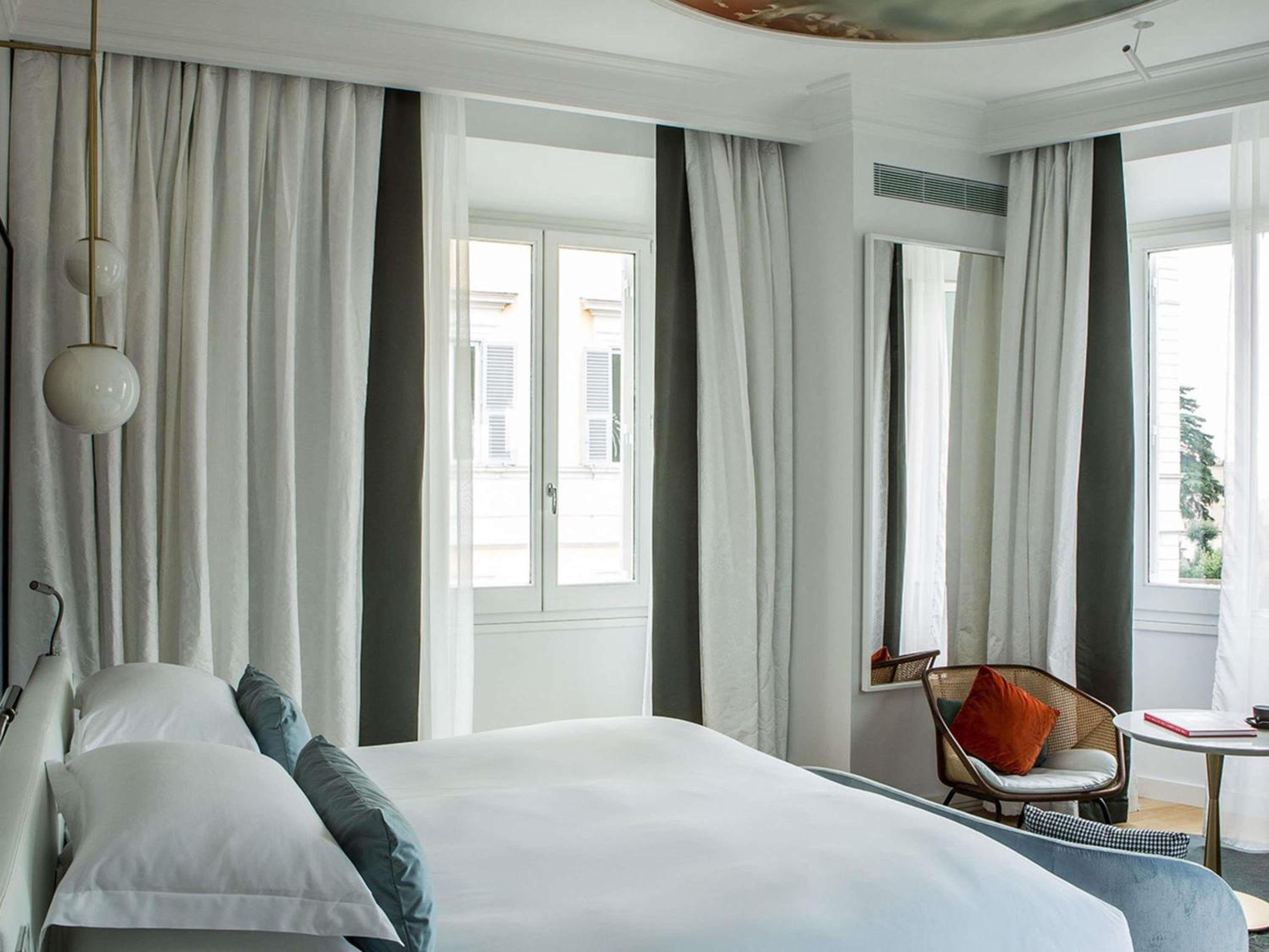 Deluxe Family Suite with Three Connecting Rooms thumbnail 6