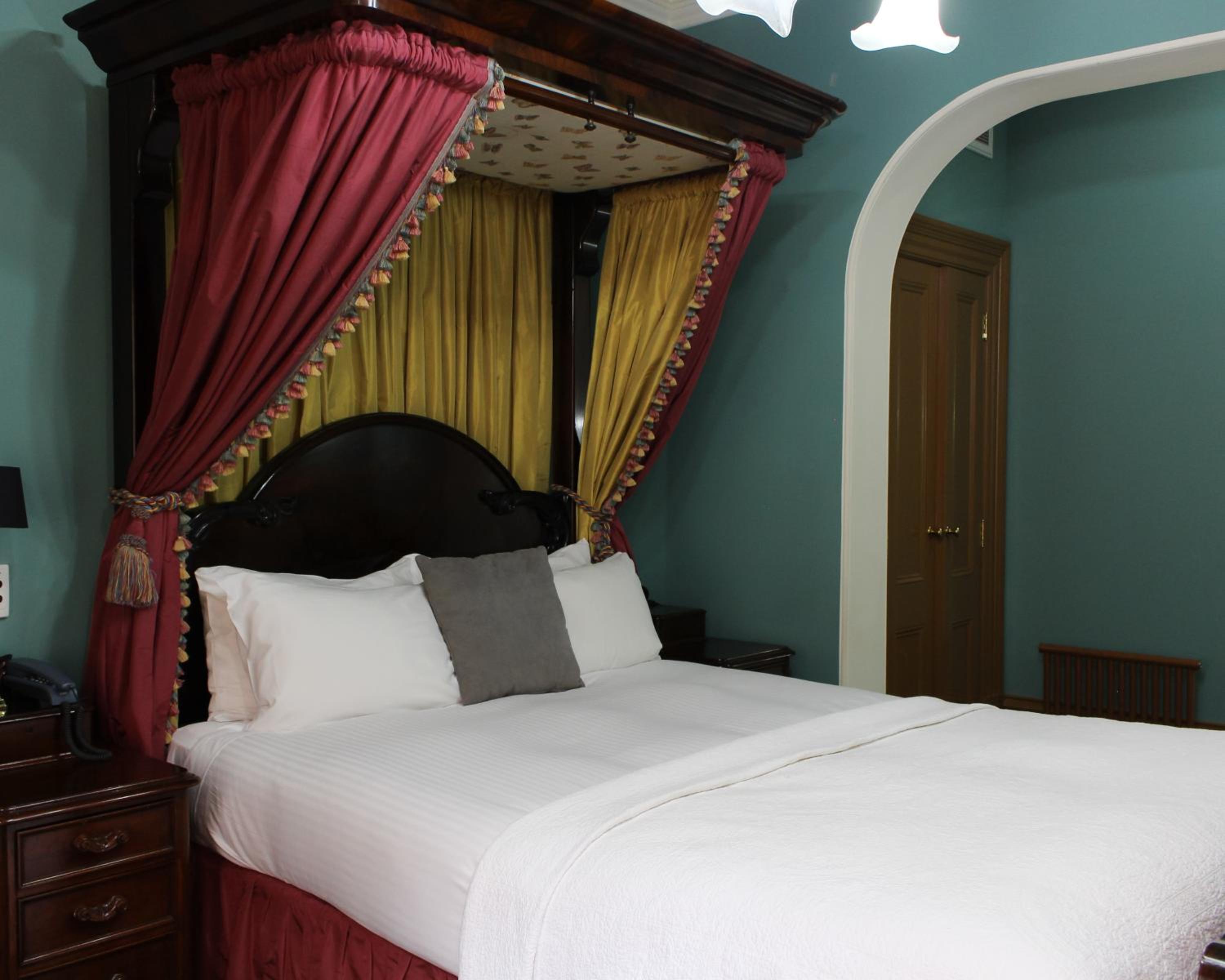 Queen Room with Spa Bath photo 2