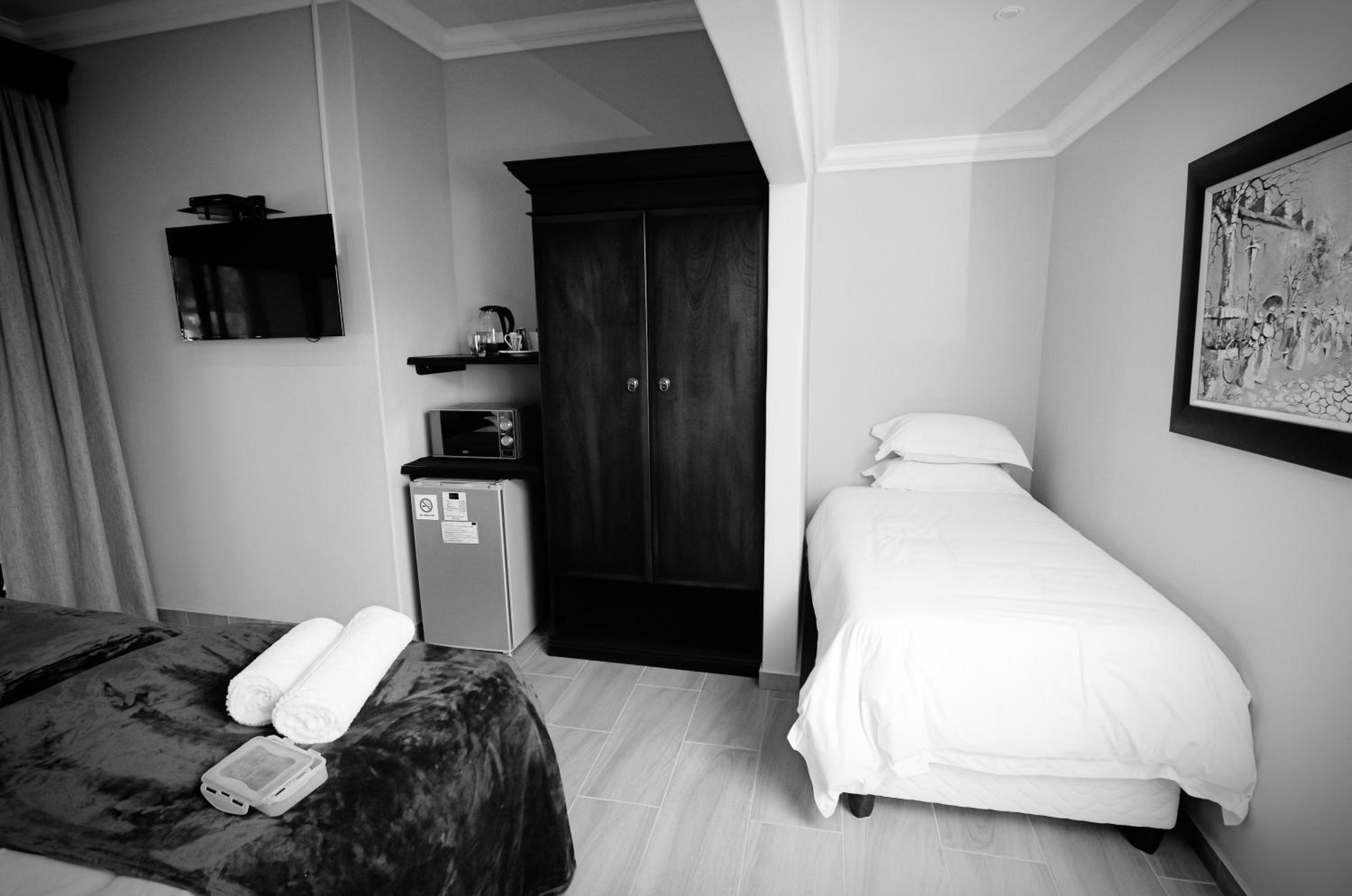 Family Room - Photo 3