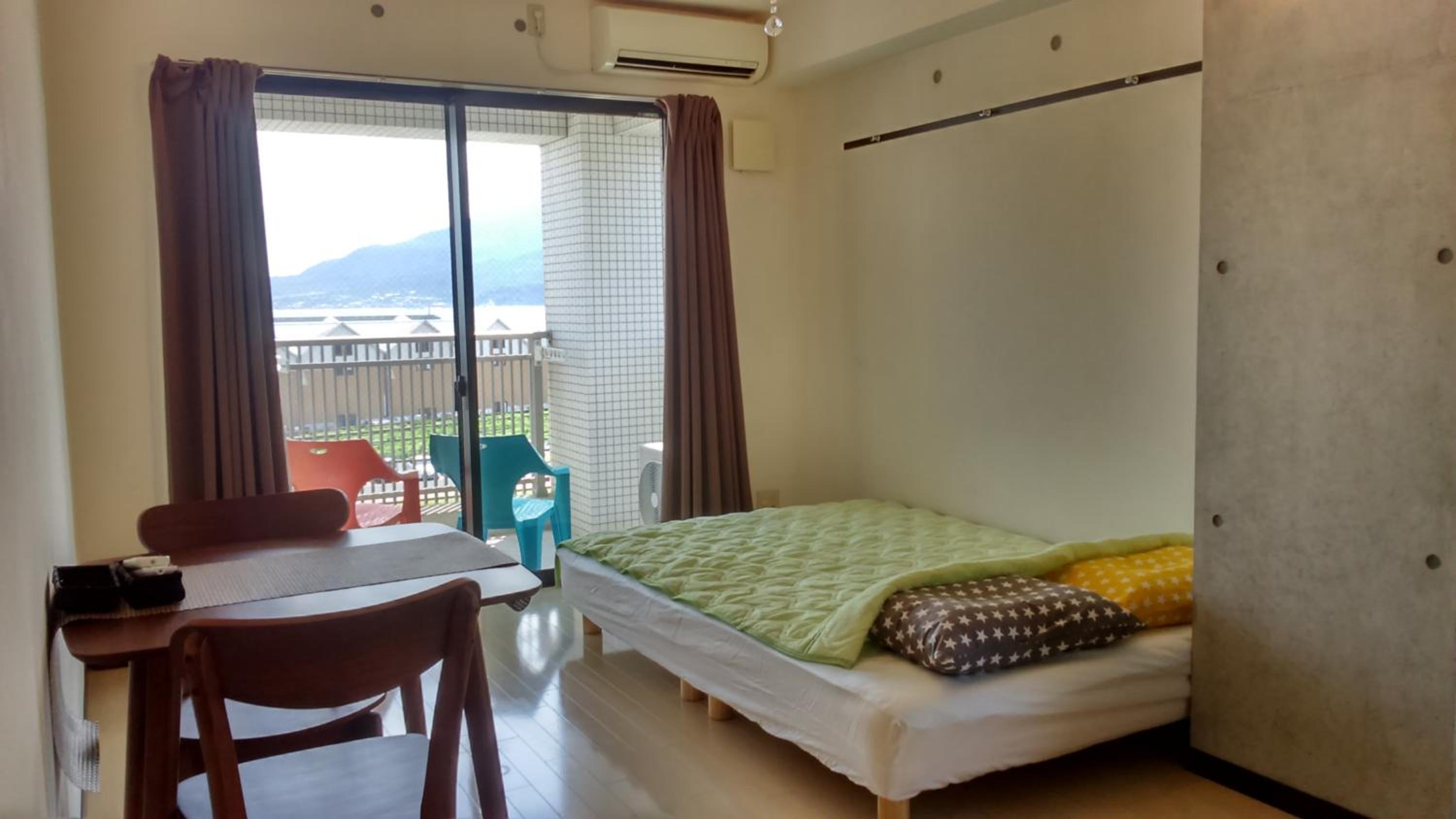 Apartment with Mountain View