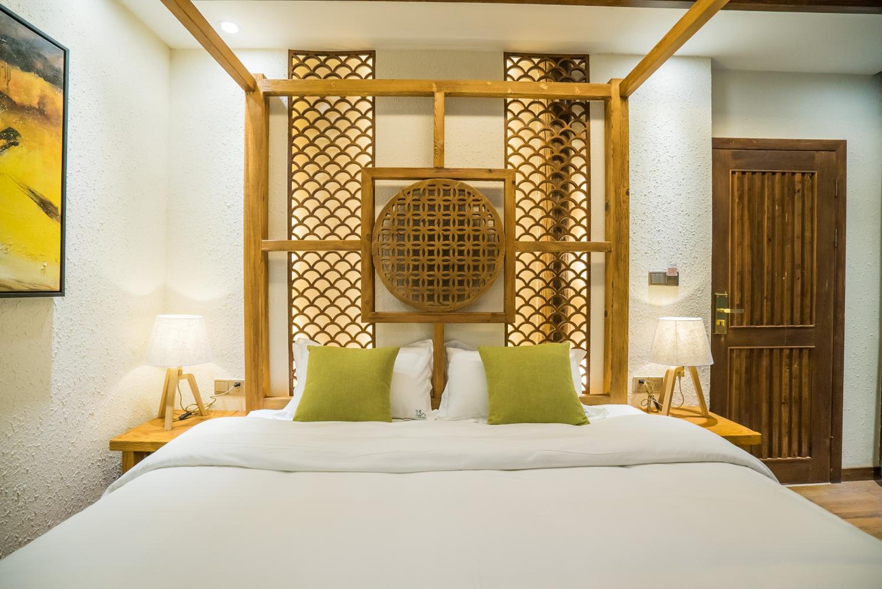 Mountain View King Bed with Balcony photo 3