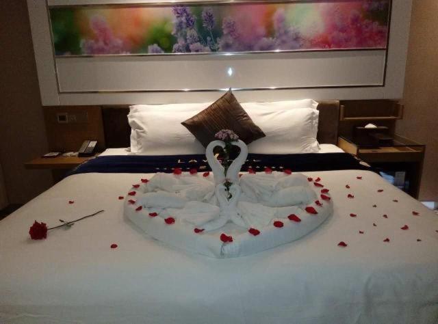 Mainland Chinese Citizens - Romantic Queen Room