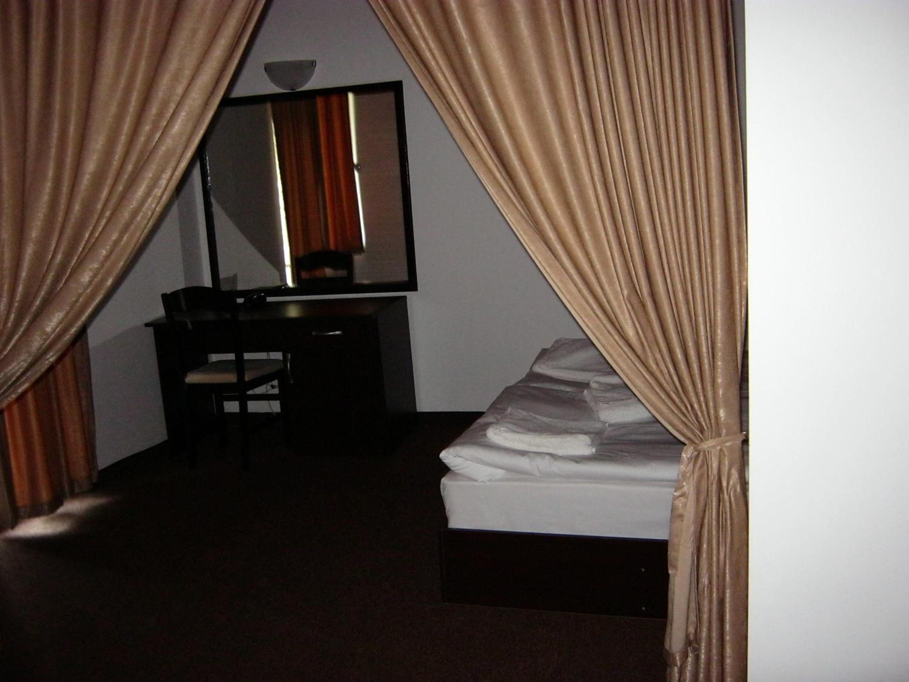 Twin Room with Bath photo 1