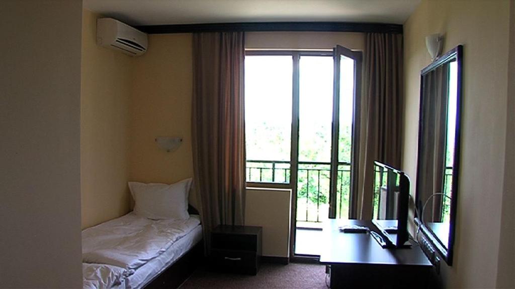 Double or Twin Room photo 3