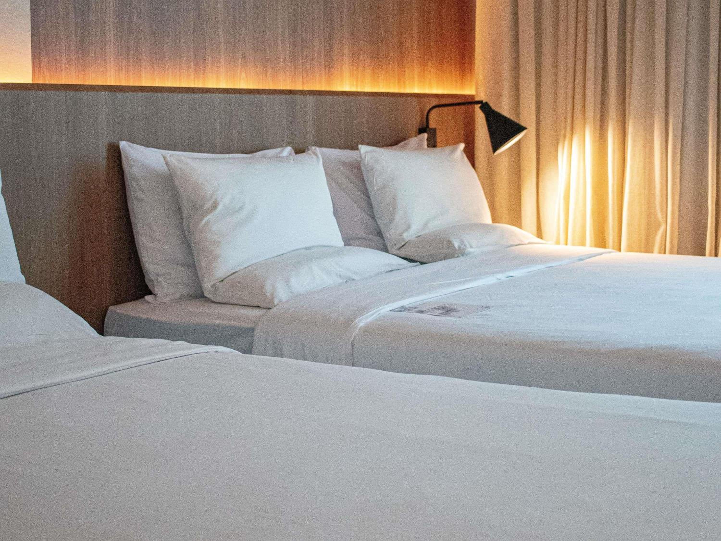 Standard Room with 2 Queen Beds - Photo 2