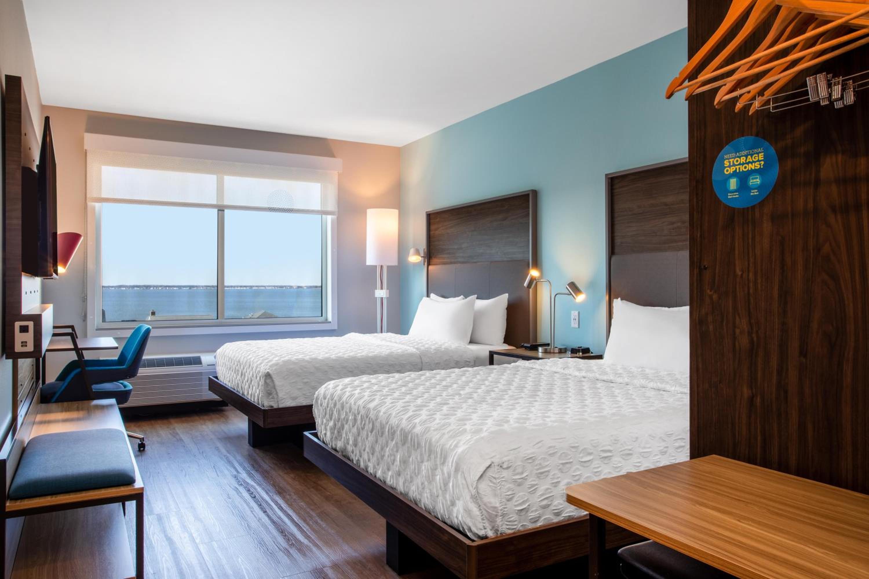 Queen Room with Two Queen Beds and View - Photo 3