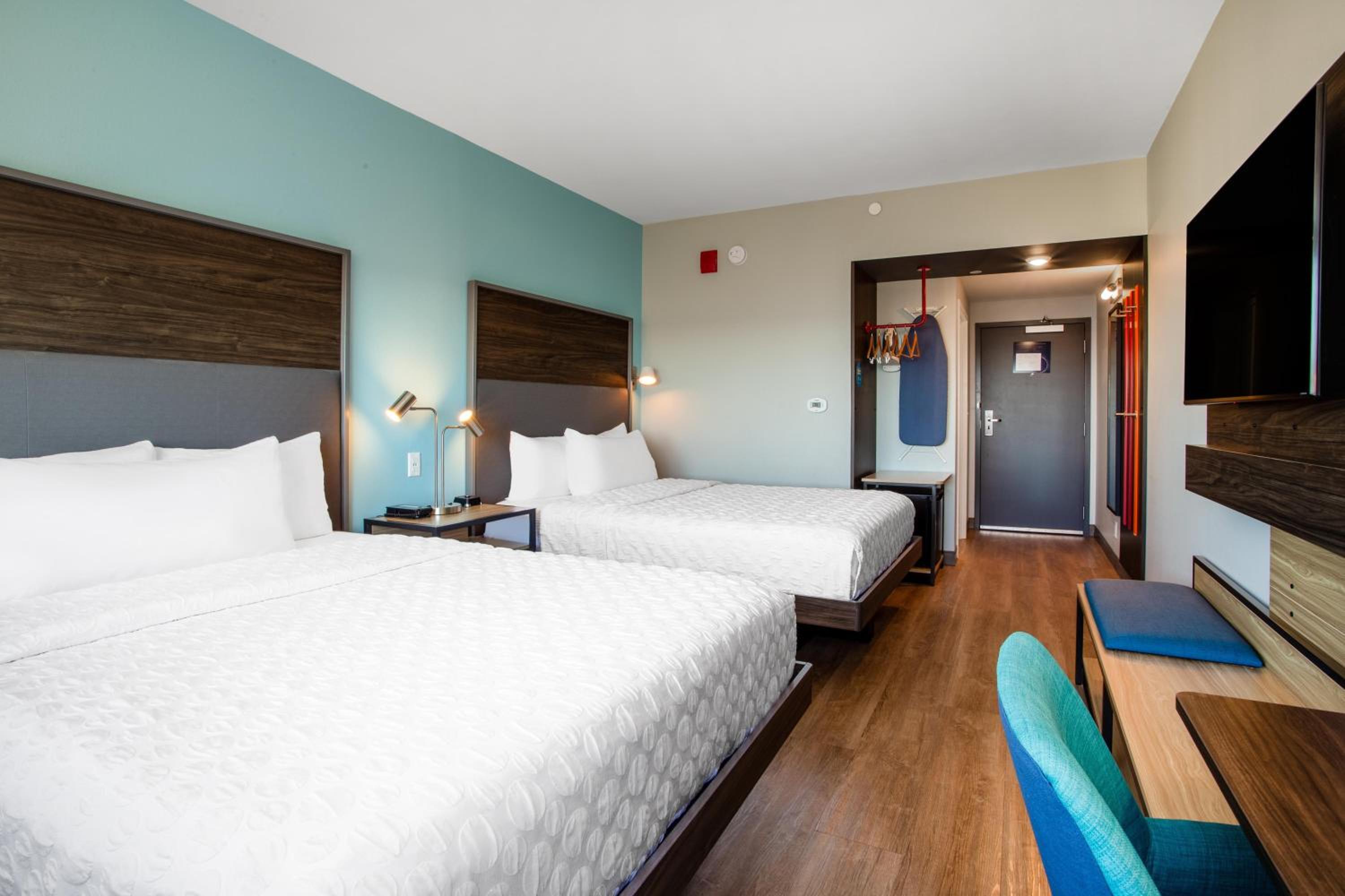 Queen Room with Two Queen Beds and View - Photo 2