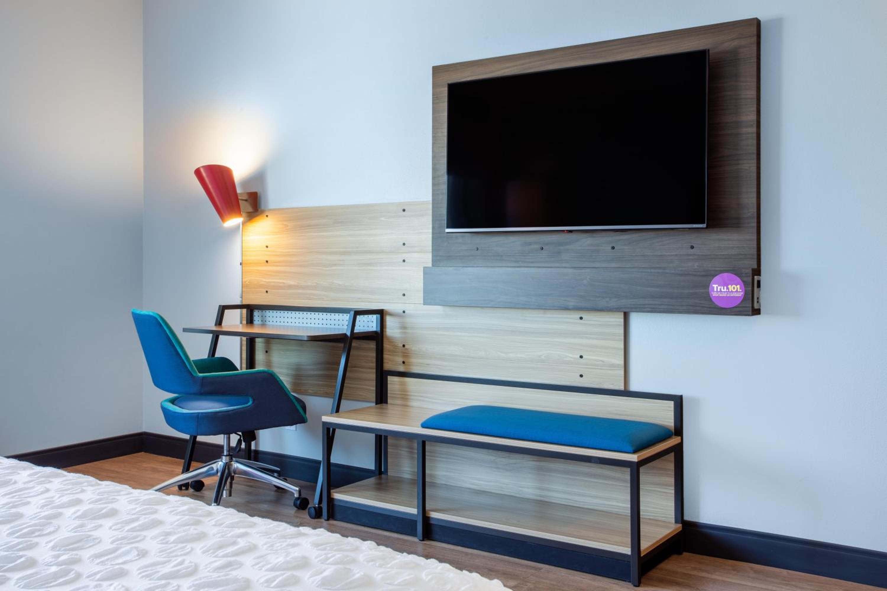 Queen Room with Two Queen Beds and View - Photo 7
