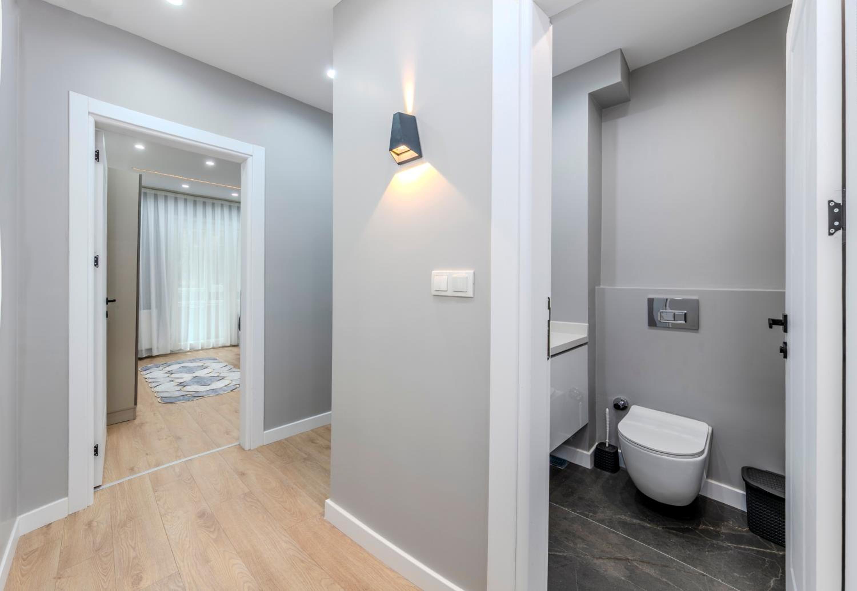 Three-Bedroom Apartment with Balcony photo 3
