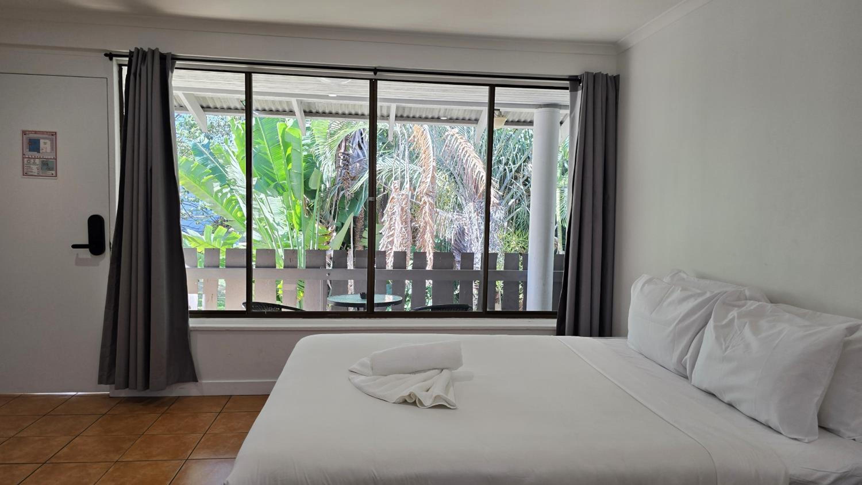 Queen Room with Ensuite - Photo 3