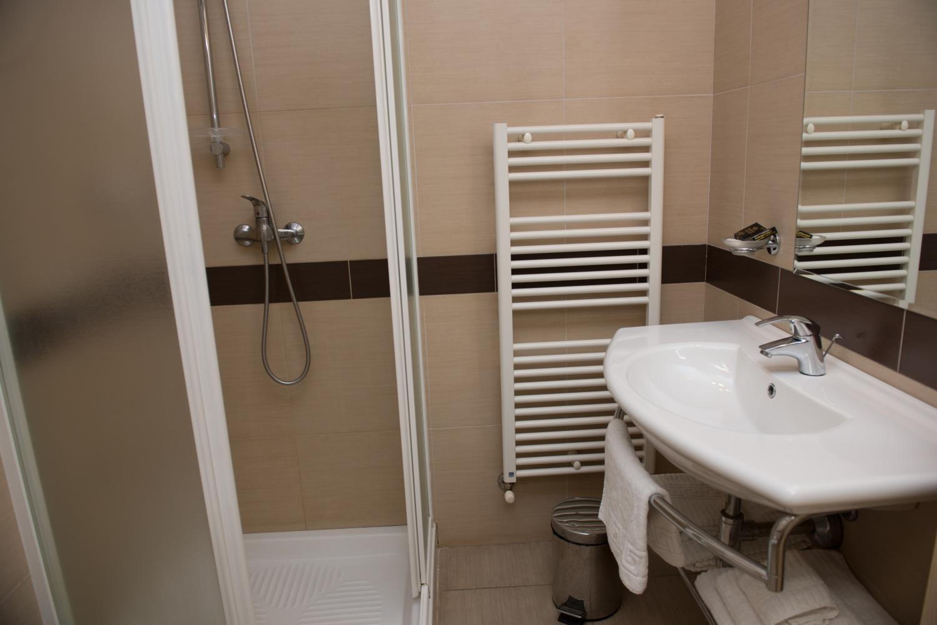 Double or Twin Room photo 3