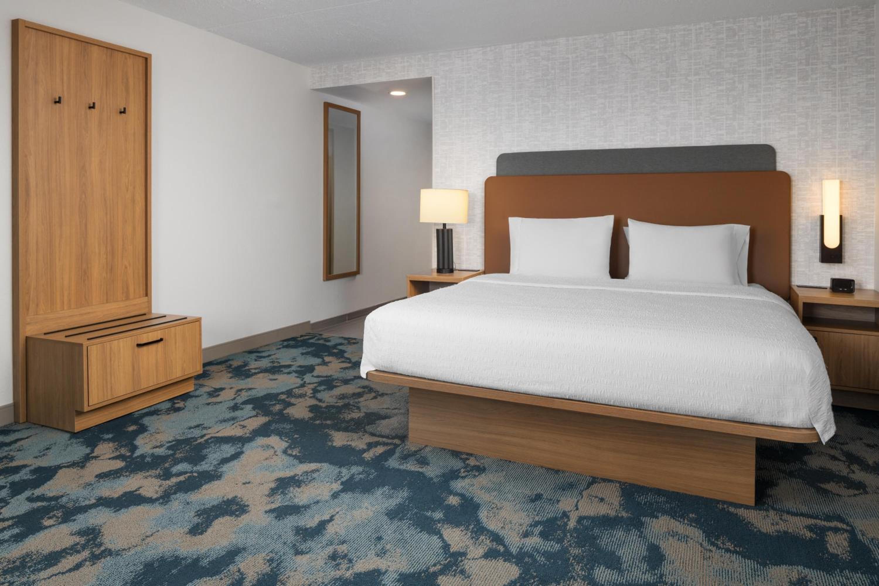 King Room with Accessible Tub - Mobility and Hearing Access/Non-Smoking photo 2