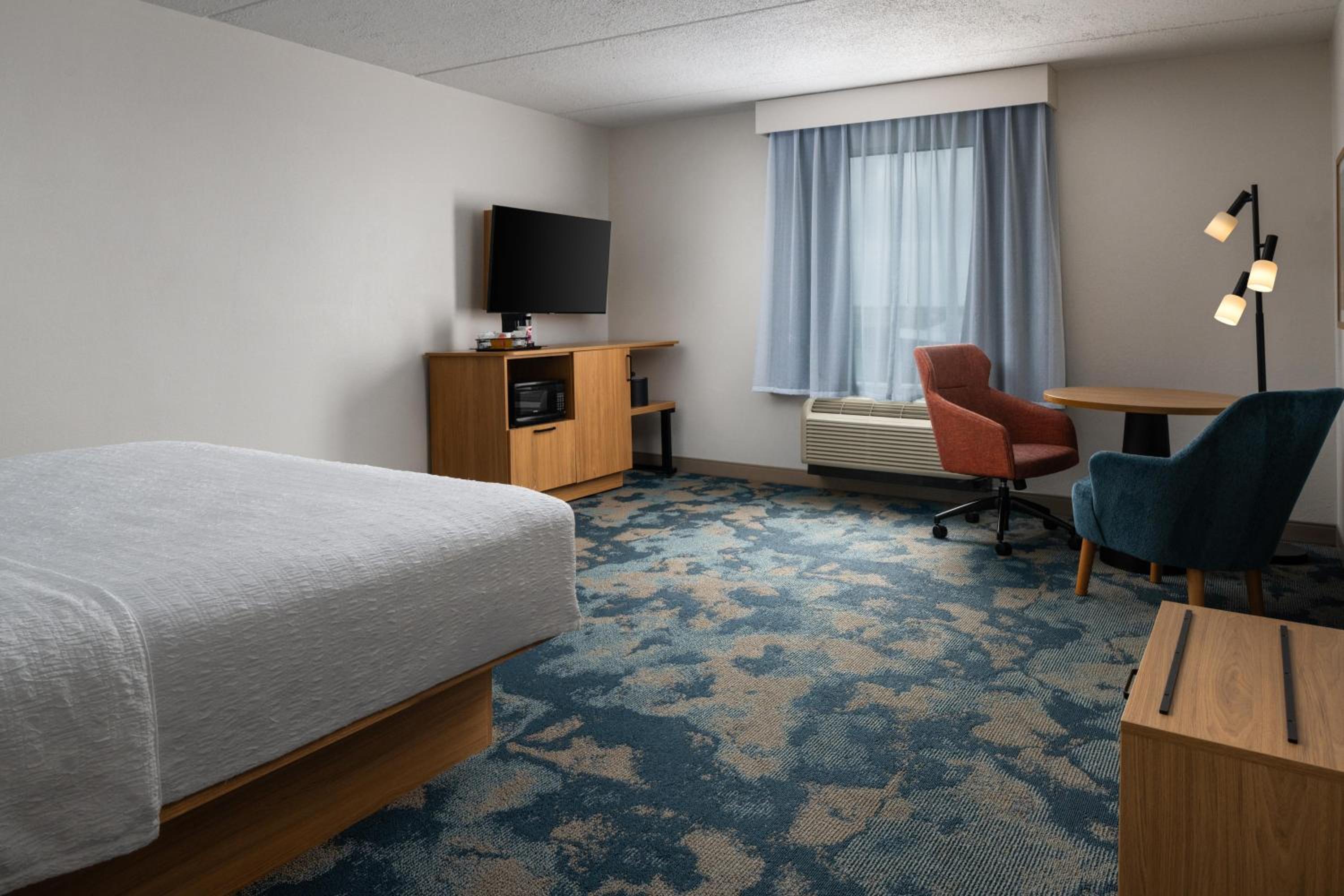 King Room with Accessible Tub - Mobility and Hearing Access/Non-Smoking photo 1