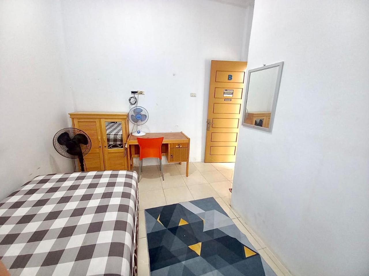 Female Dormitory Room photo 1