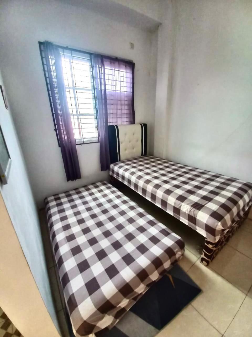 Female Dormitory Room photo 2
