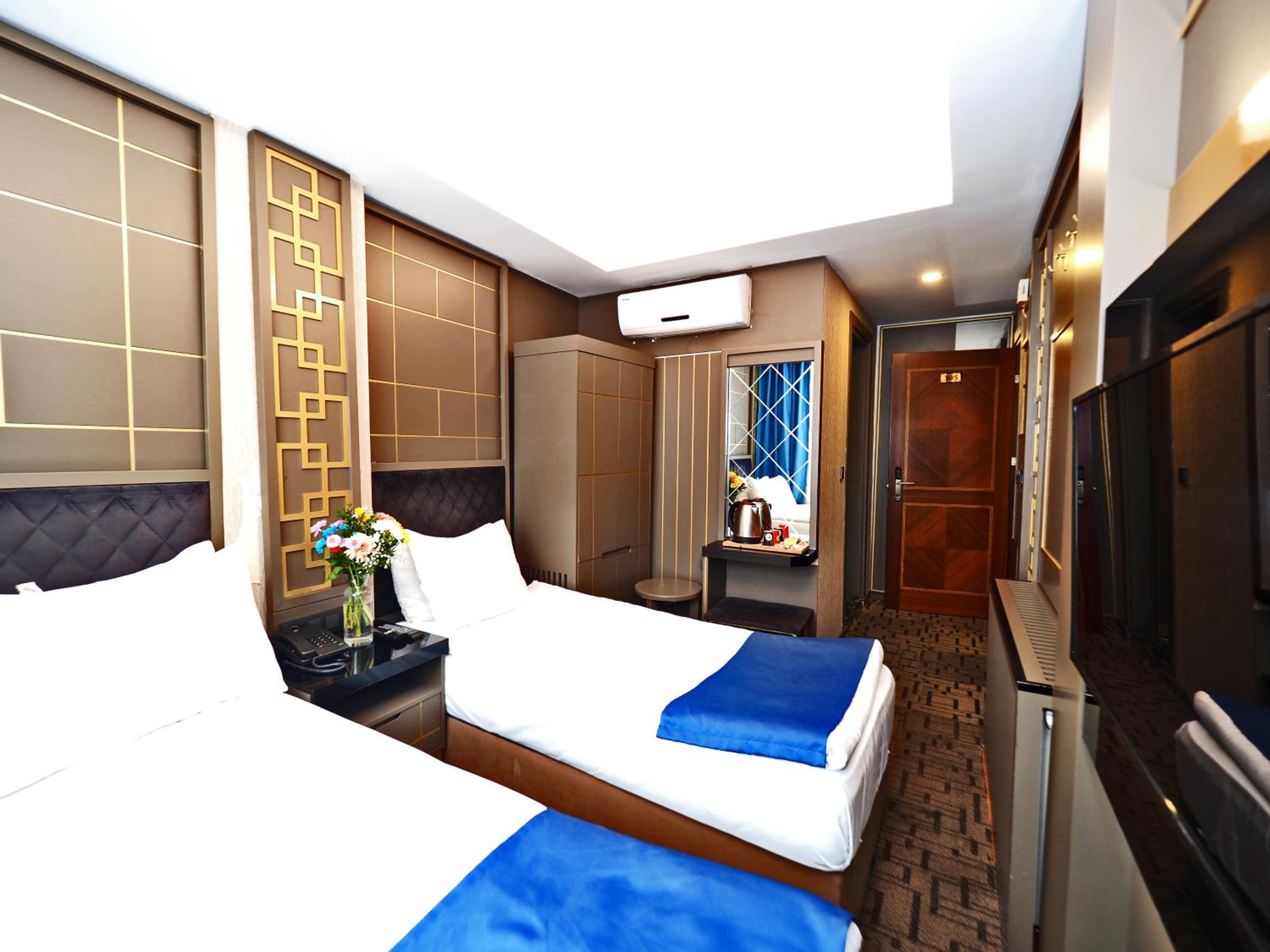 Deluxe Triple Room photo 3