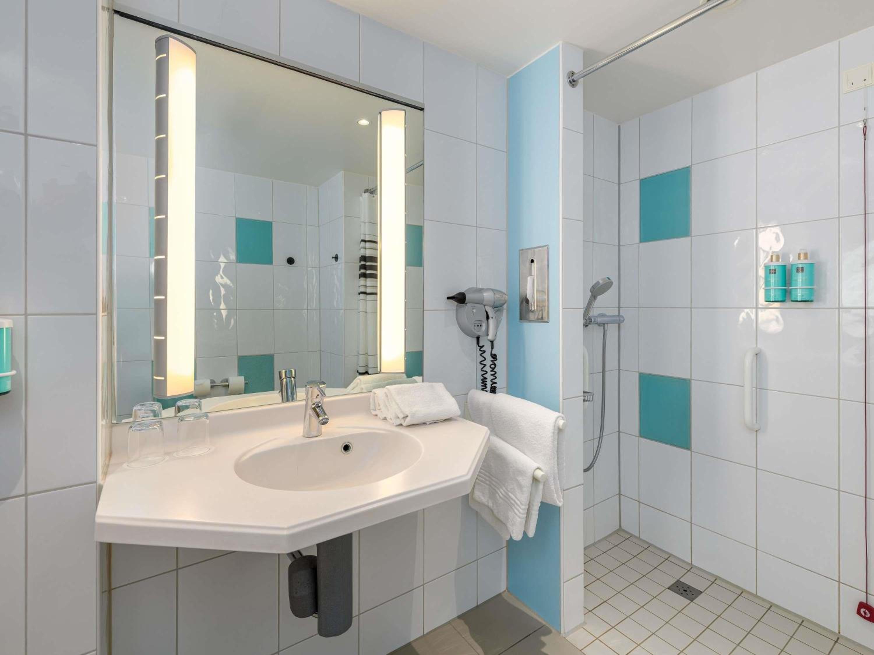 Standard Room - Photo 9