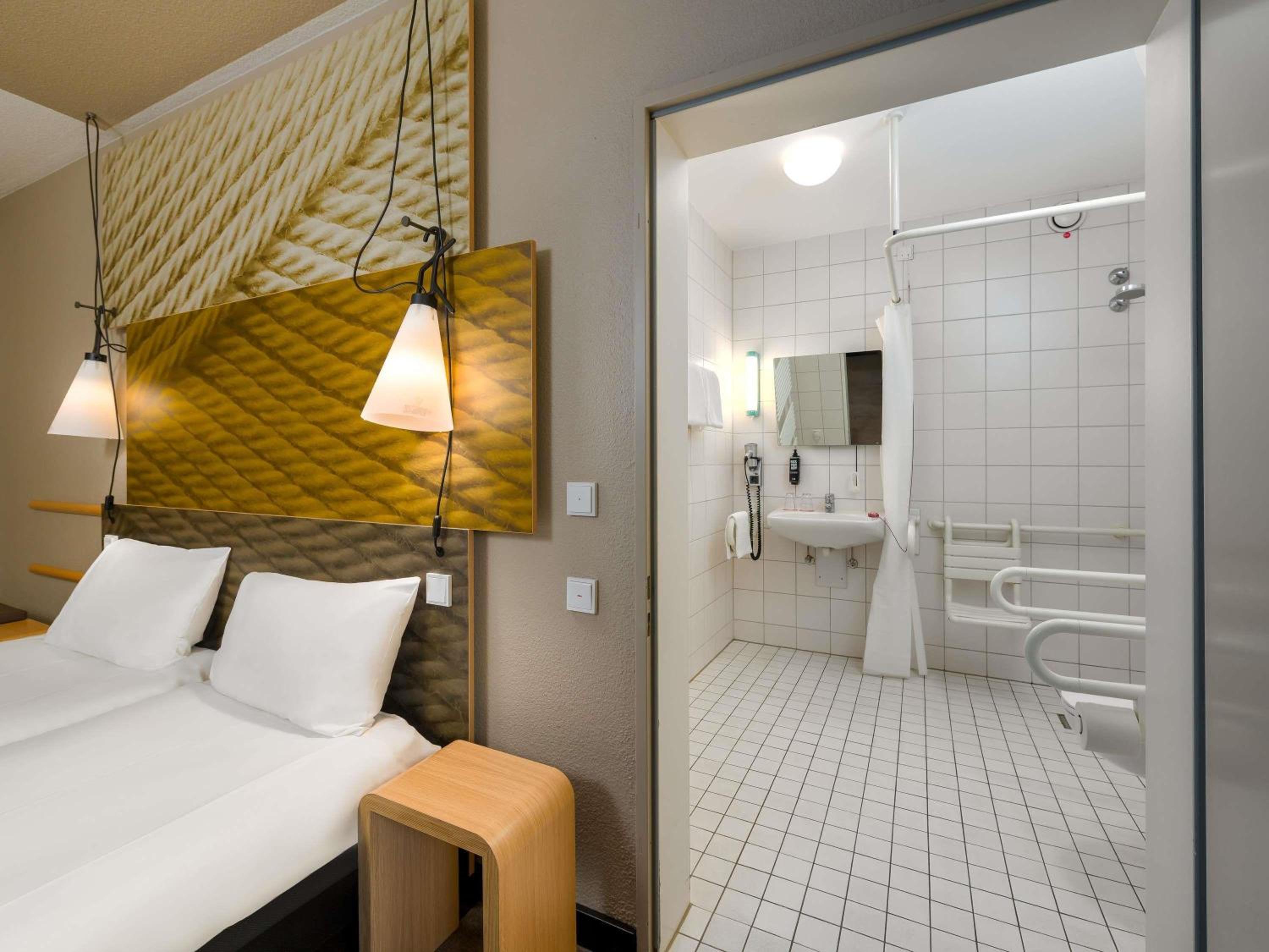 Accessible Twin Room - Photo 2
