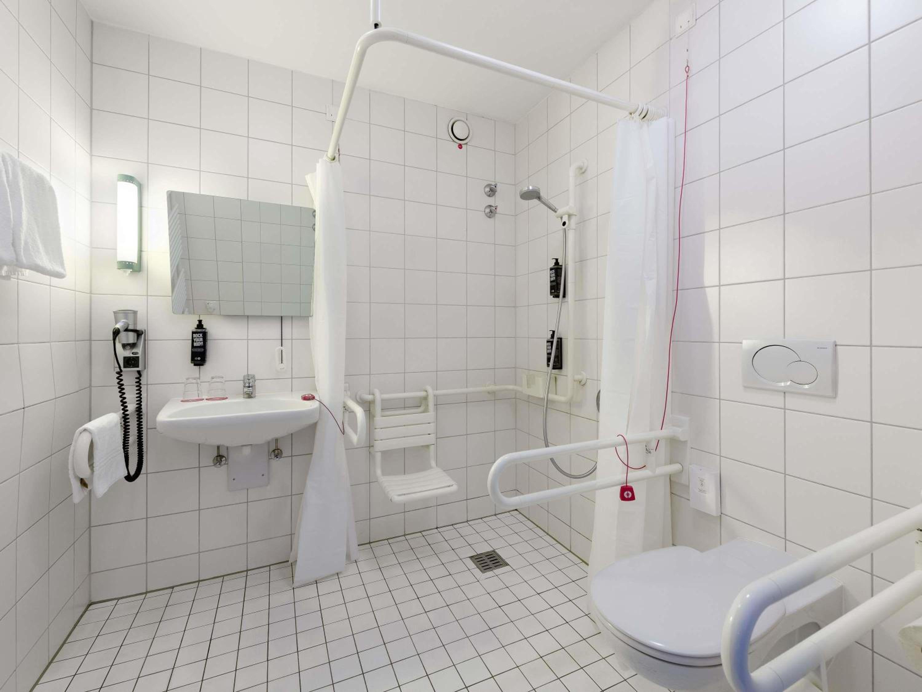Accessible Twin Room - Photo 4