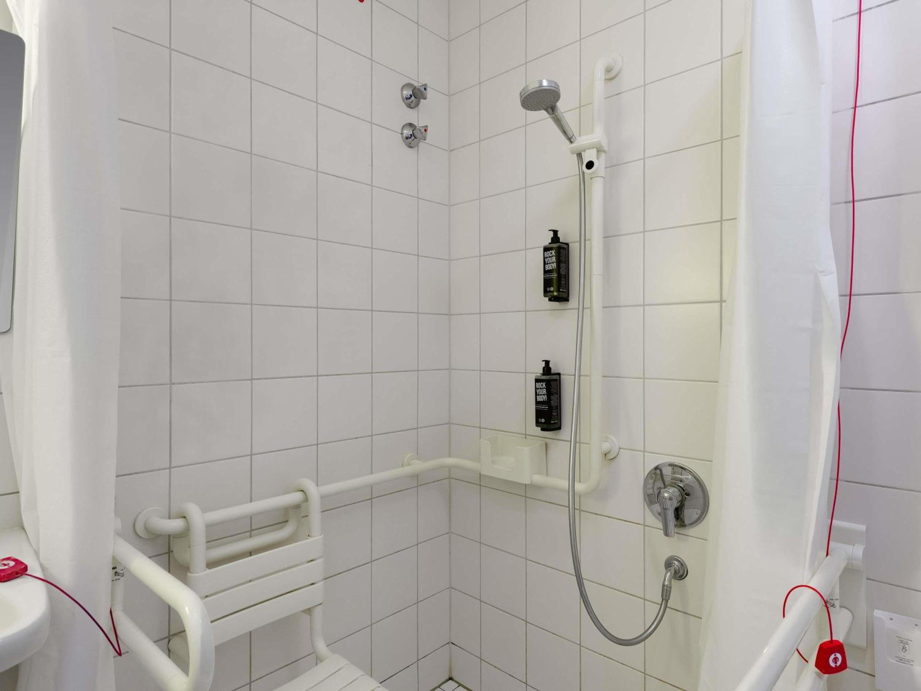 Accessible Twin Room - Photo 5