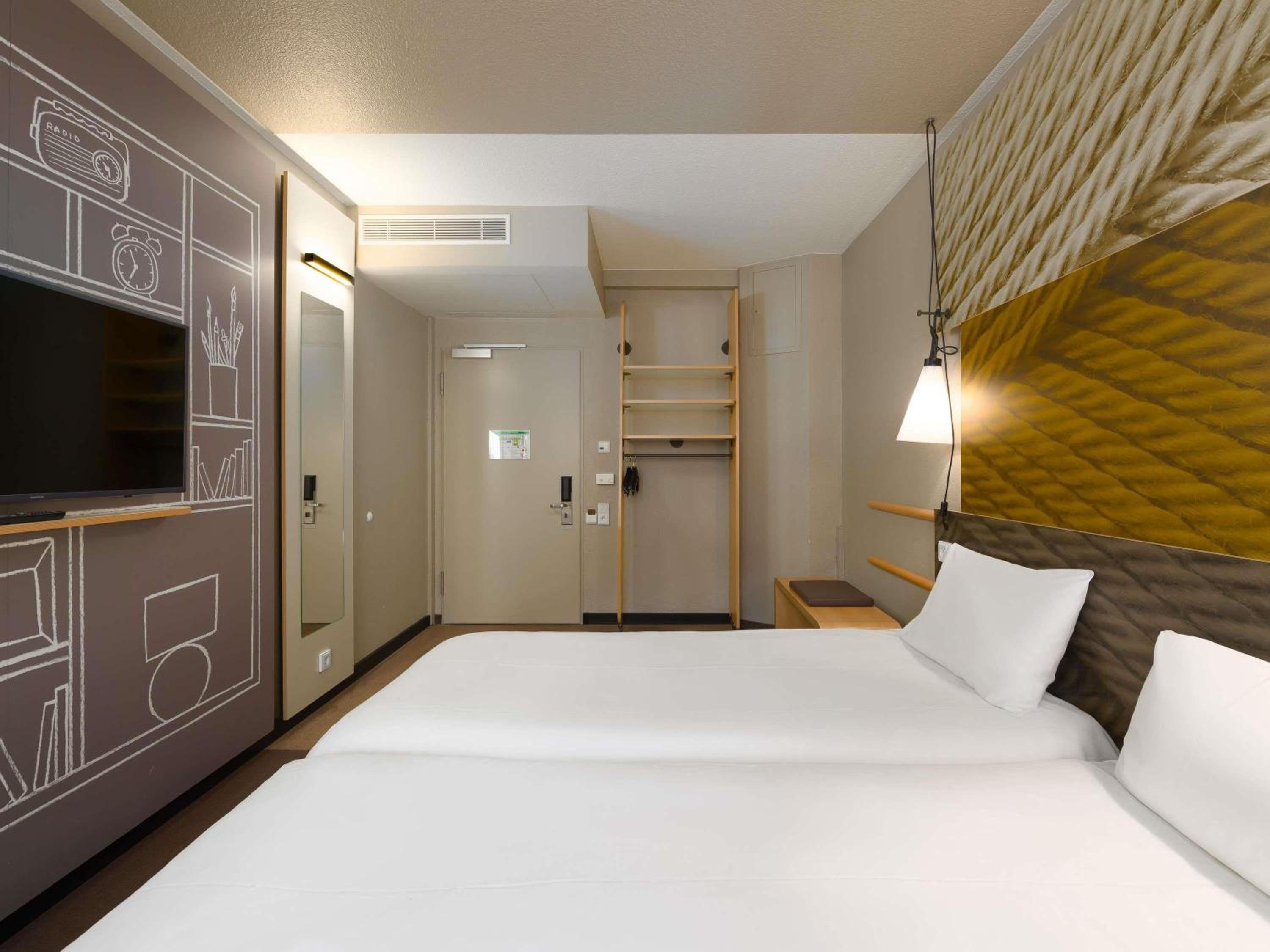 Accessible Twin Room - Photo 7