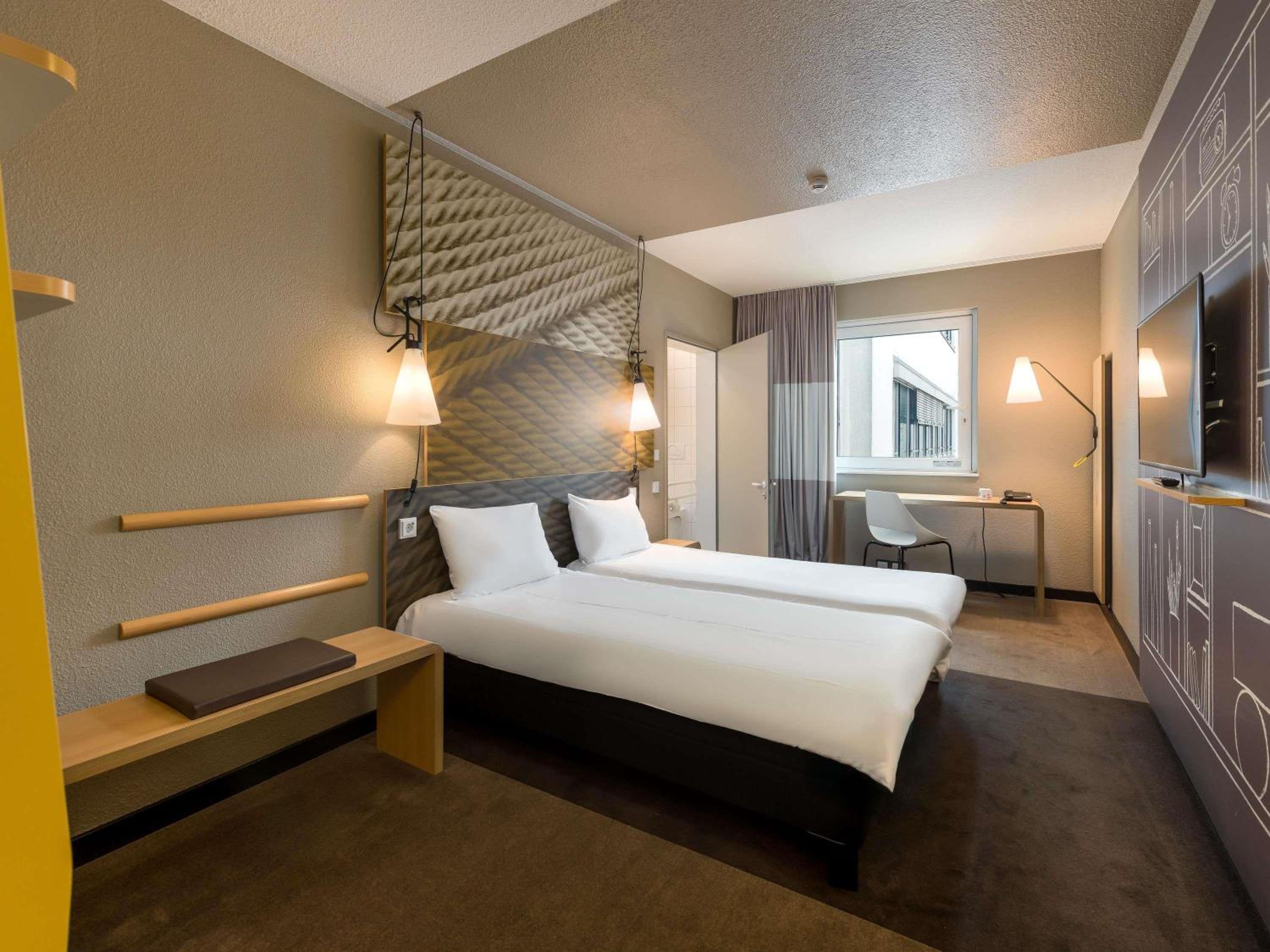 Accessible Twin Room - Photo 6