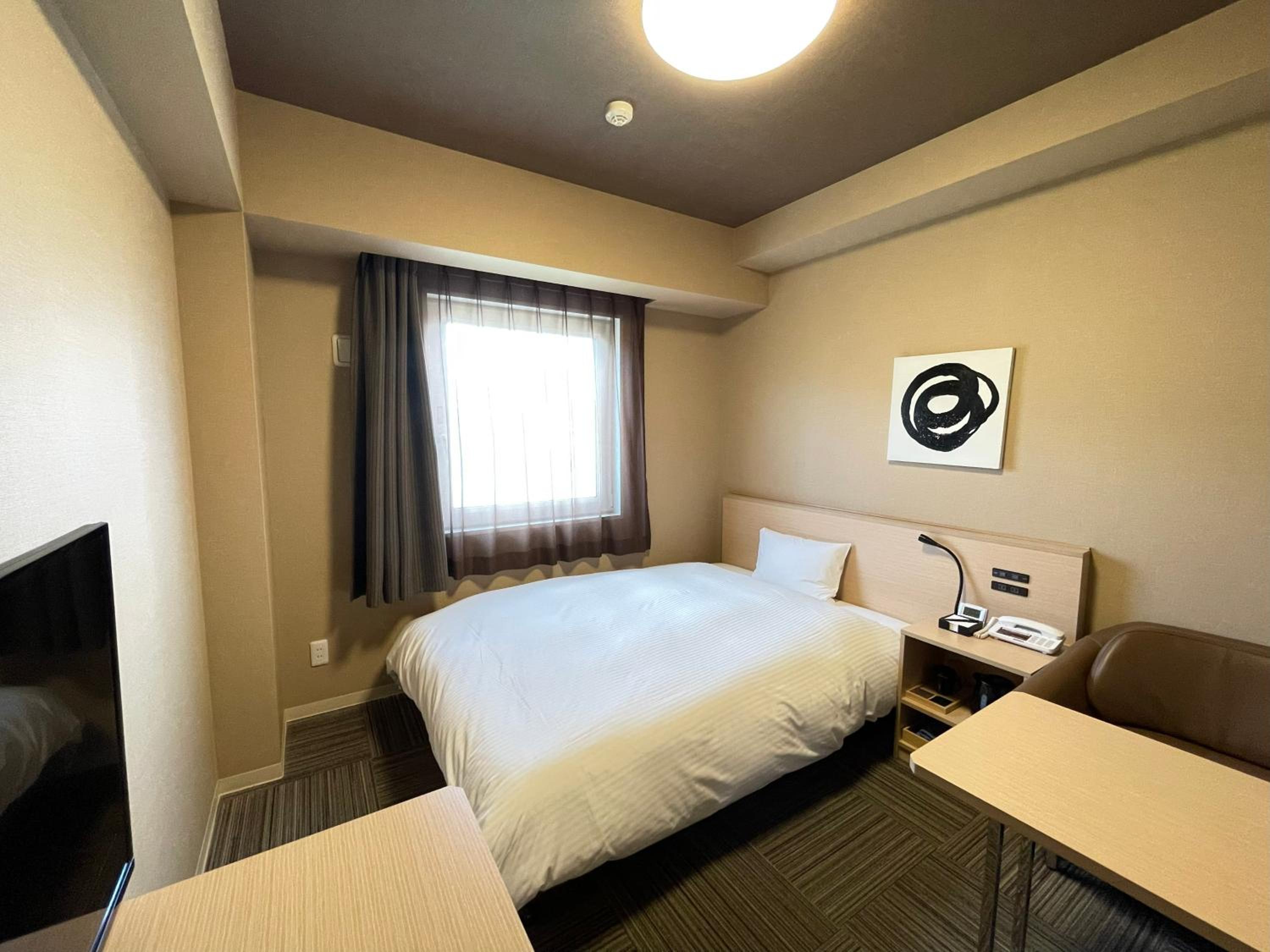 Single Room - Non-Smoking - With Smoking Area on the Floor
