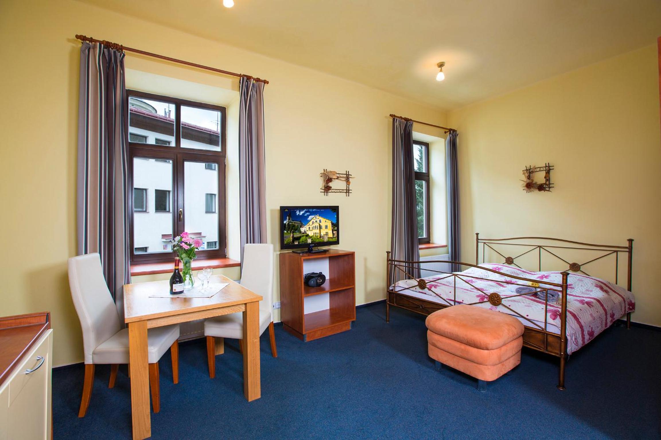 Studio Apartment - Photo 9