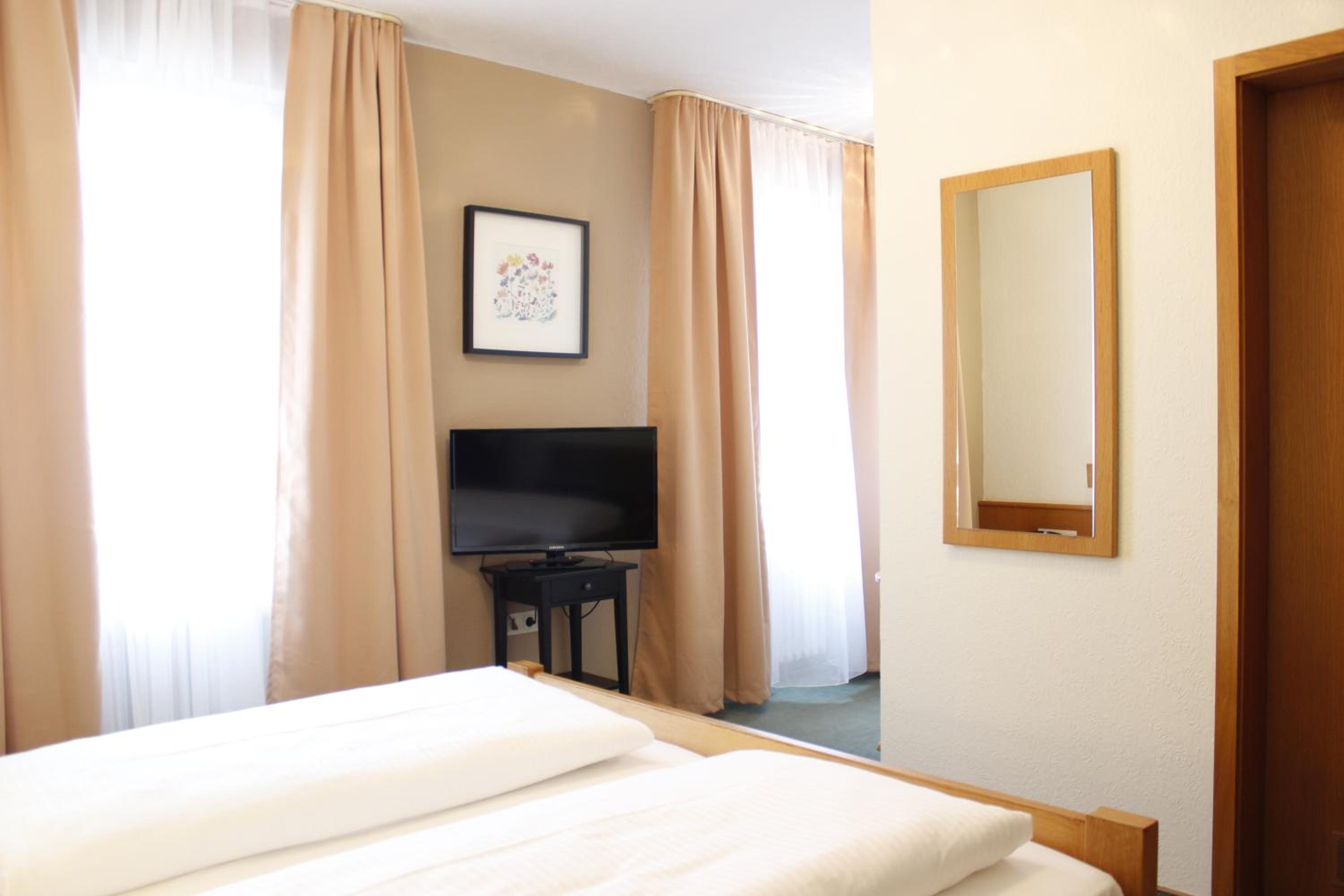 Economy Double Room - Photo 5