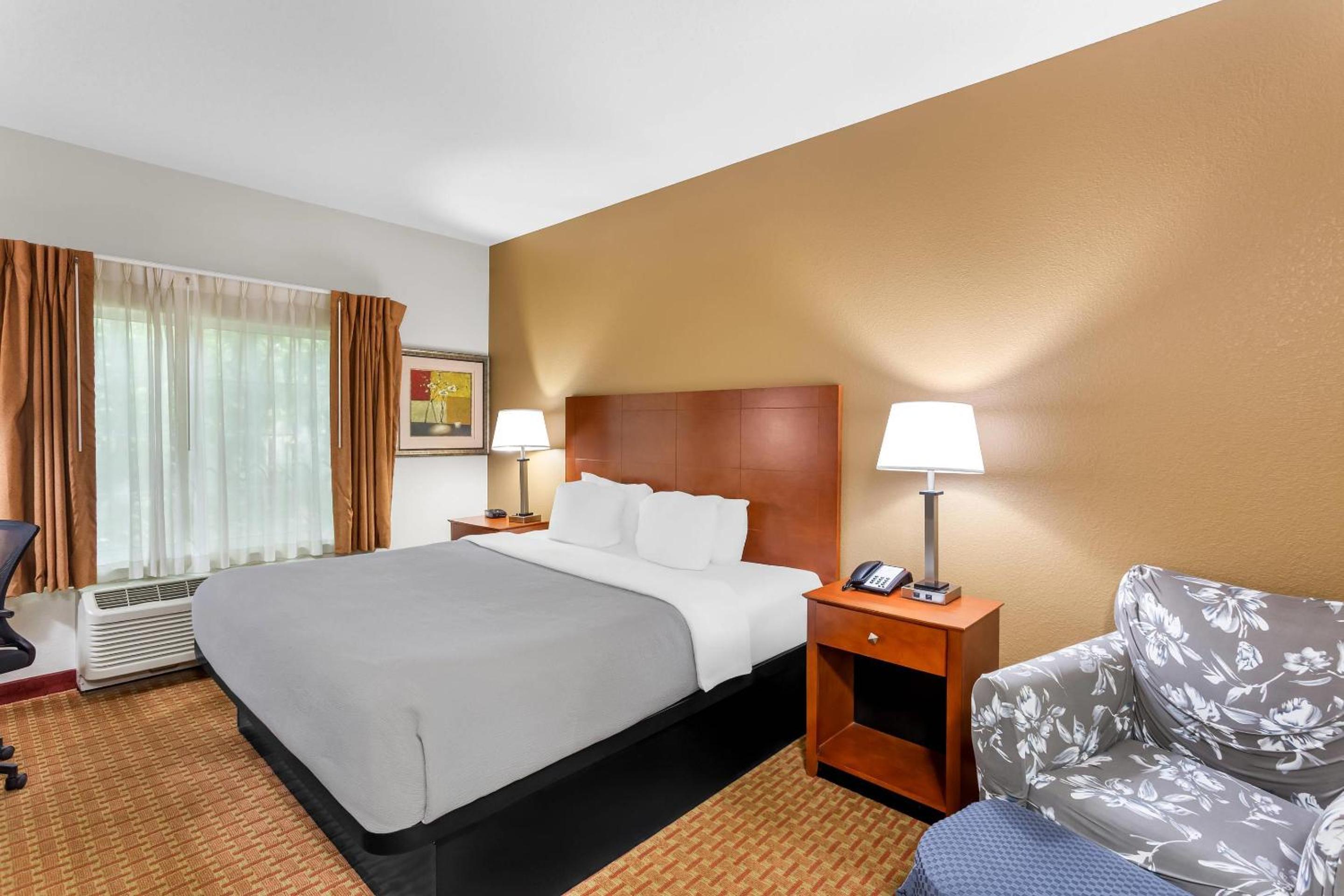 King Room - Accessible/Non-Smoking - Photo 2